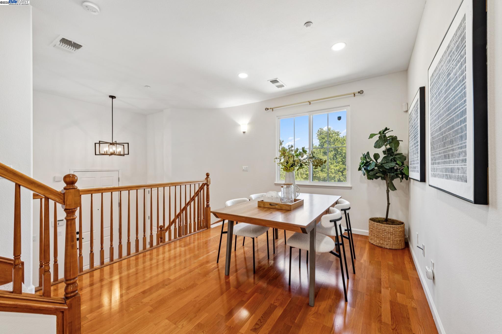 Detail Gallery Image 8 of 52 For 8857 Oliver Pl, Dublin,  CA 94568 - 4 Beds | 2/1 Baths