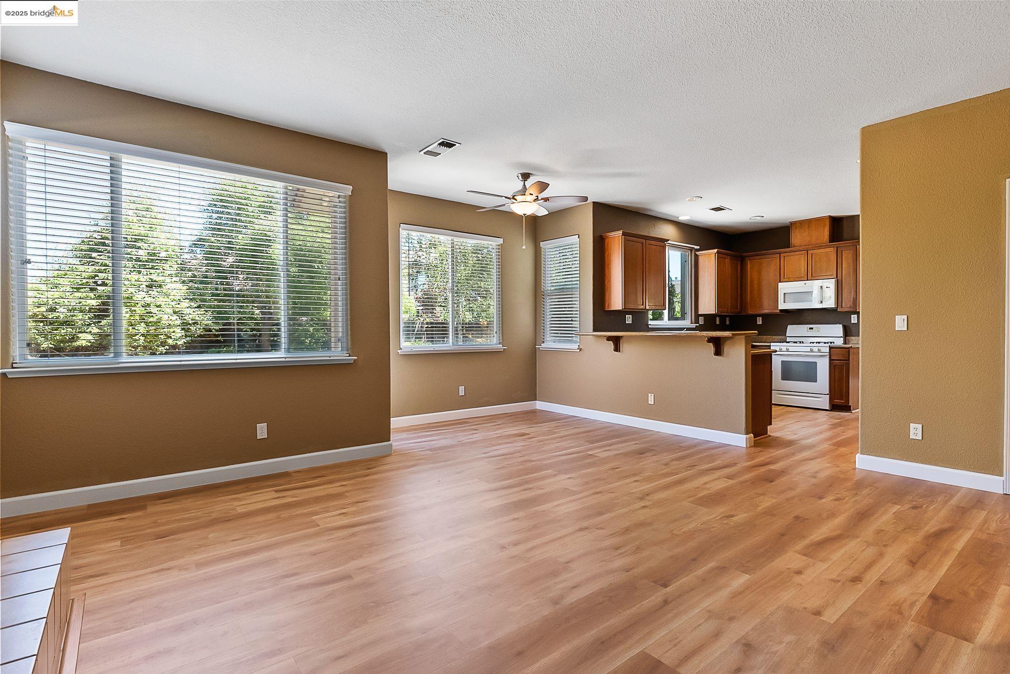 Detail Gallery Image 15 of 47 For 1318 Yosemite Cir, Oakley,  CA 94561 - 4 Beds | 3 Baths