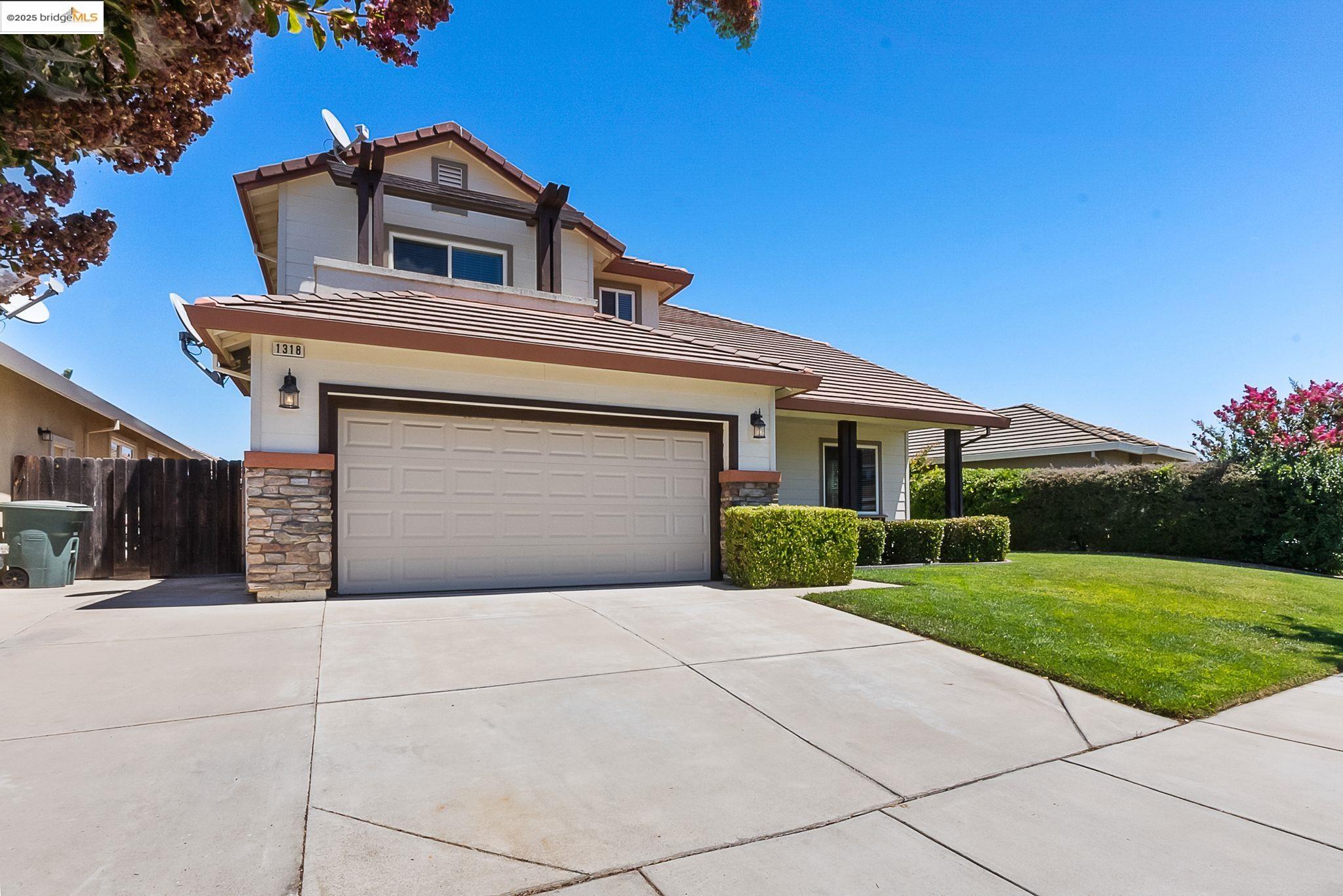 Detail Gallery Image 4 of 47 For 1318 Yosemite Cir, Oakley,  CA 94561 - 4 Beds | 3 Baths