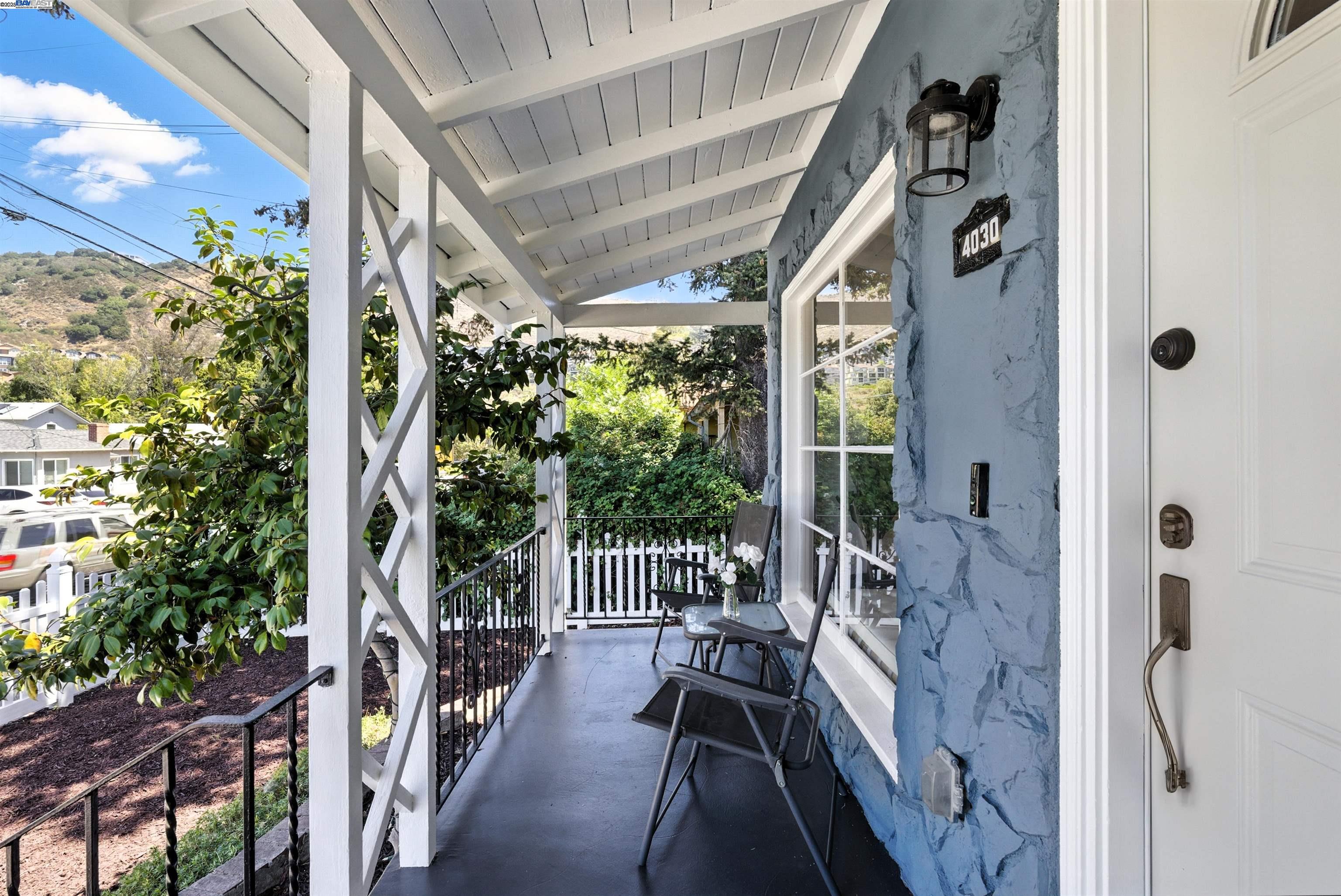Detail Gallery Image 2 of 35 For 4030 Edwards Ave, Oakland,  CA 94605 - 2 Beds | 1 Baths
