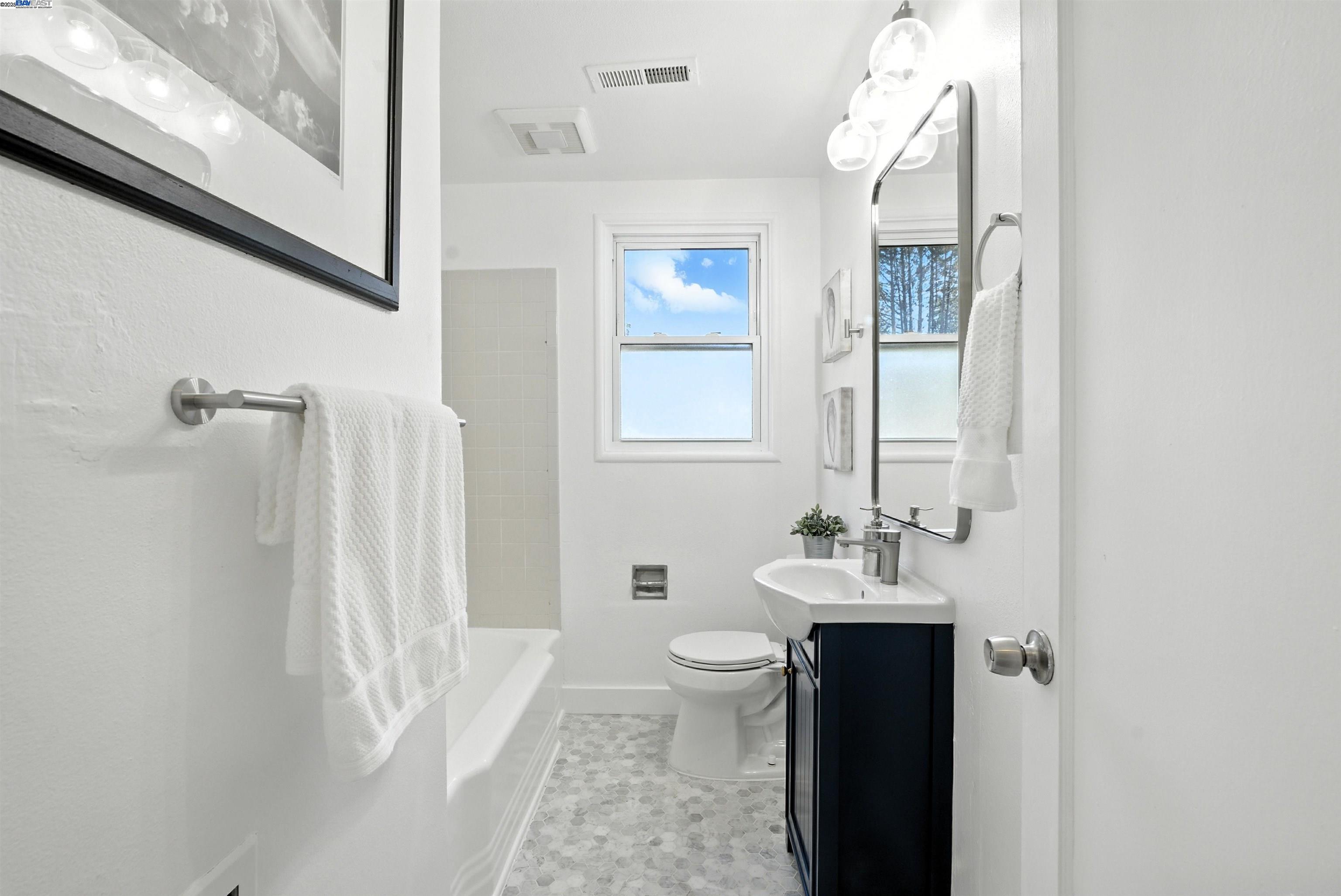 Detail Gallery Image 19 of 35 For 4030 Edwards Ave, Oakland,  CA 94605 - 2 Beds | 1 Baths