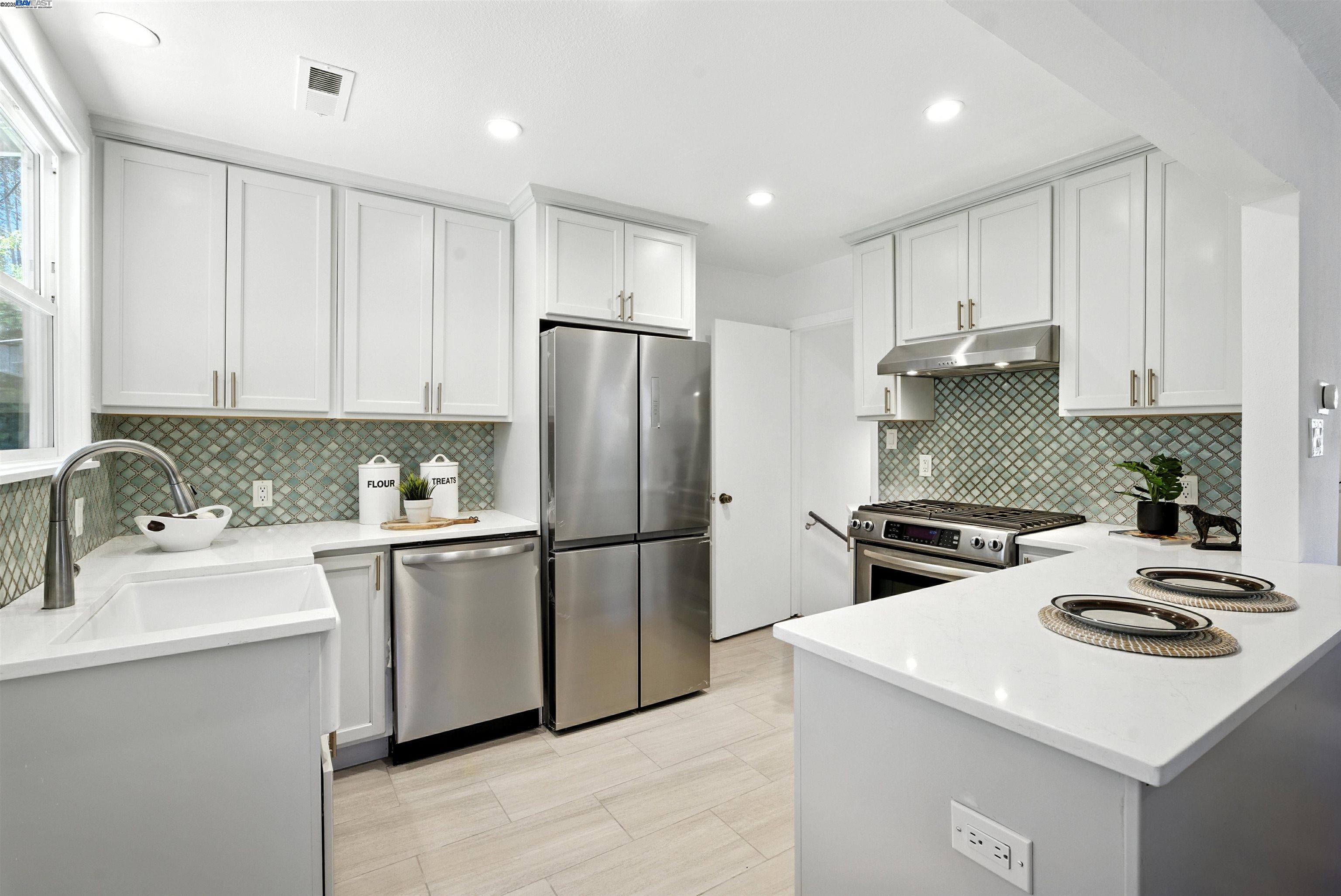 Detail Gallery Image 6 of 35 For 4030 Edwards Ave, Oakland,  CA 94605 - 2 Beds | 1 Baths