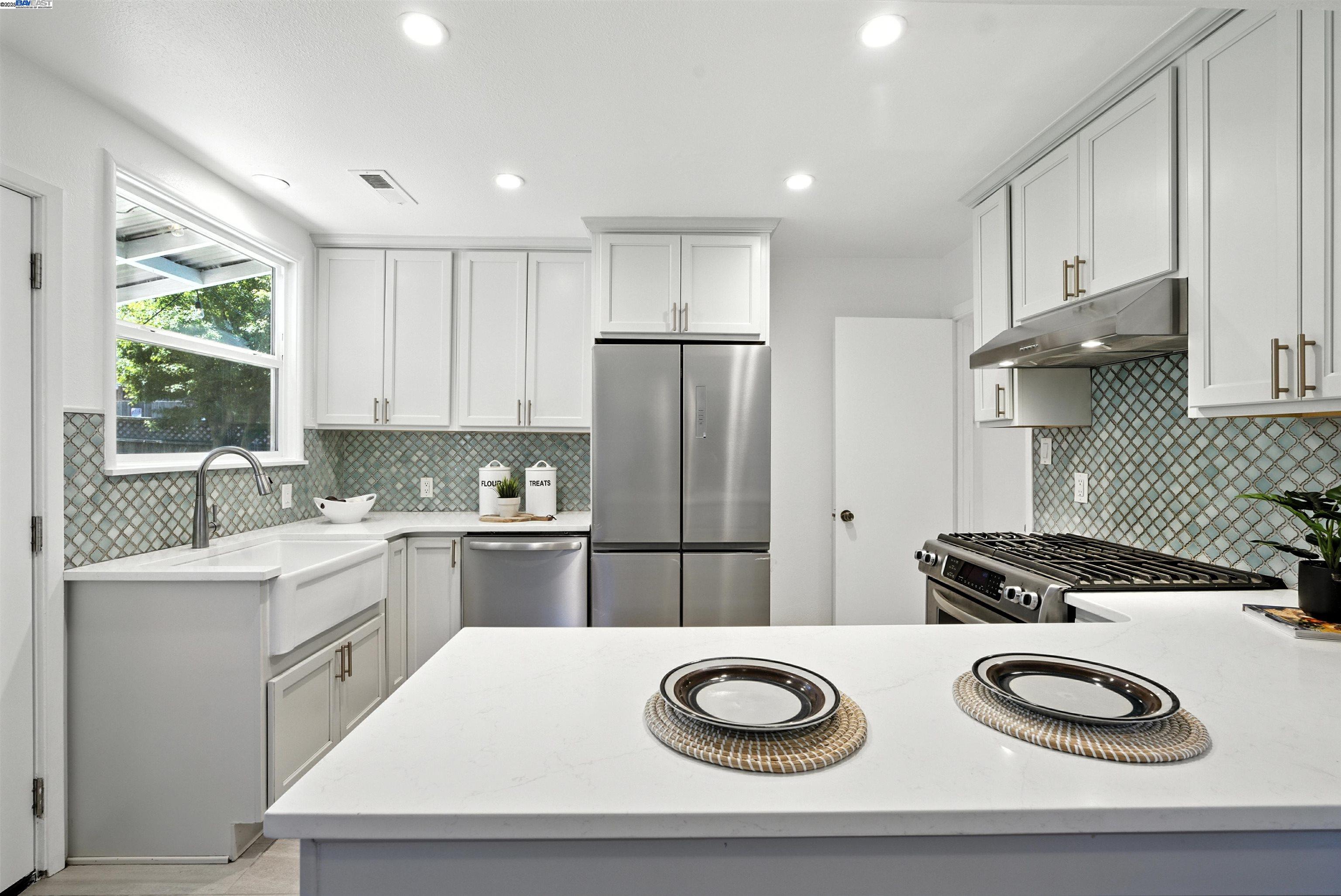 Detail Gallery Image 7 of 35 For 4030 Edwards Ave, Oakland,  CA 94605 - 2 Beds | 1 Baths