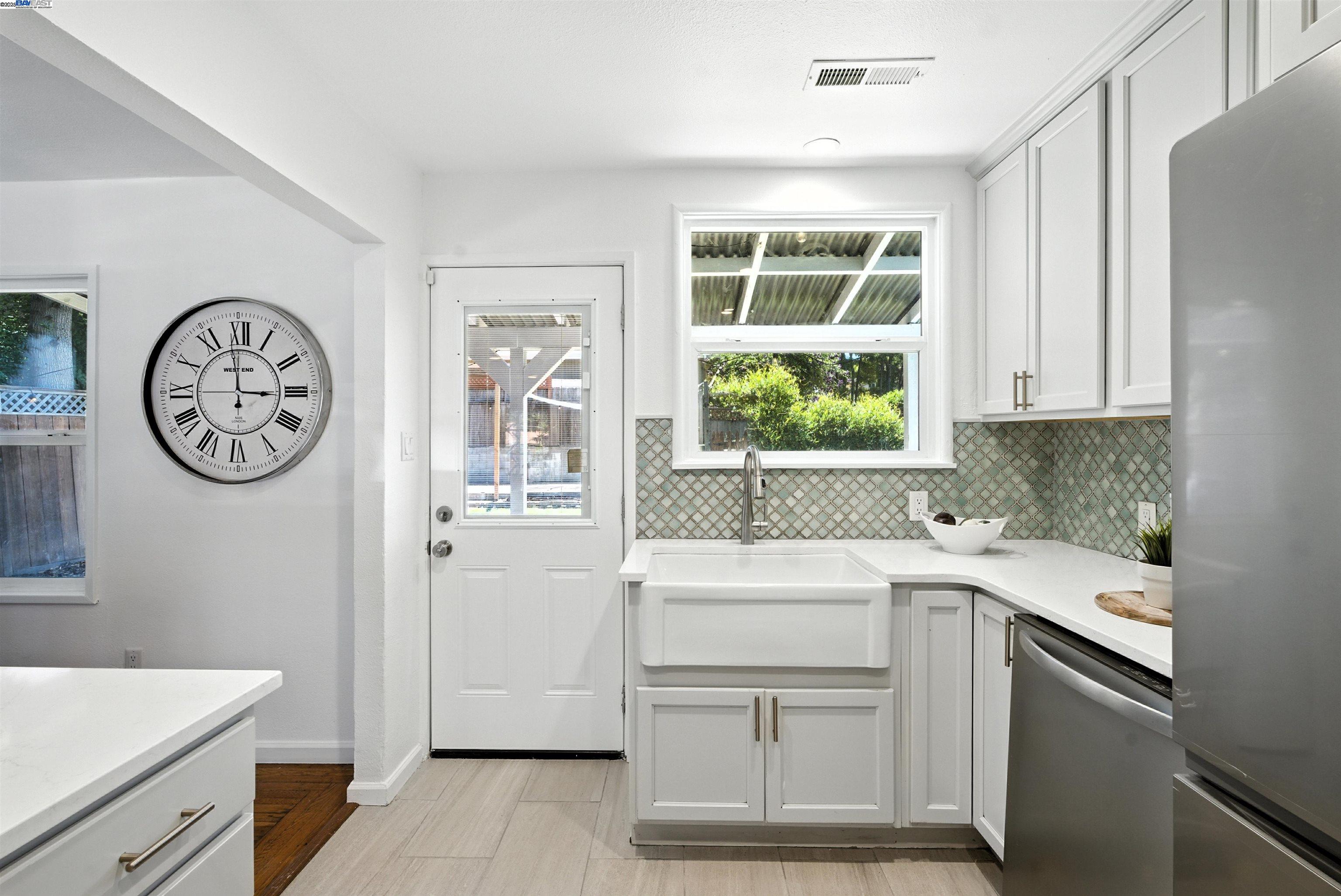 Detail Gallery Image 8 of 35 For 4030 Edwards Ave, Oakland,  CA 94605 - 2 Beds | 1 Baths