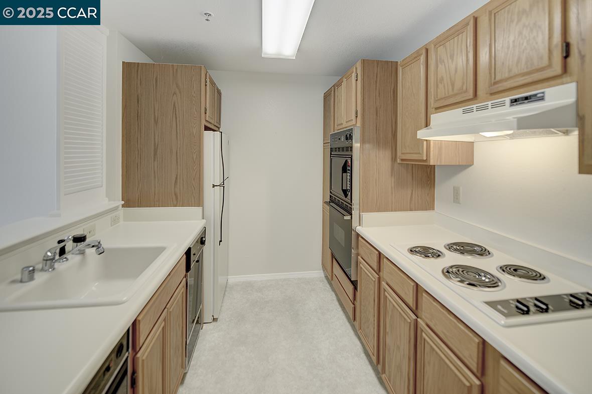 MLS: 41106304 Condo For Sale