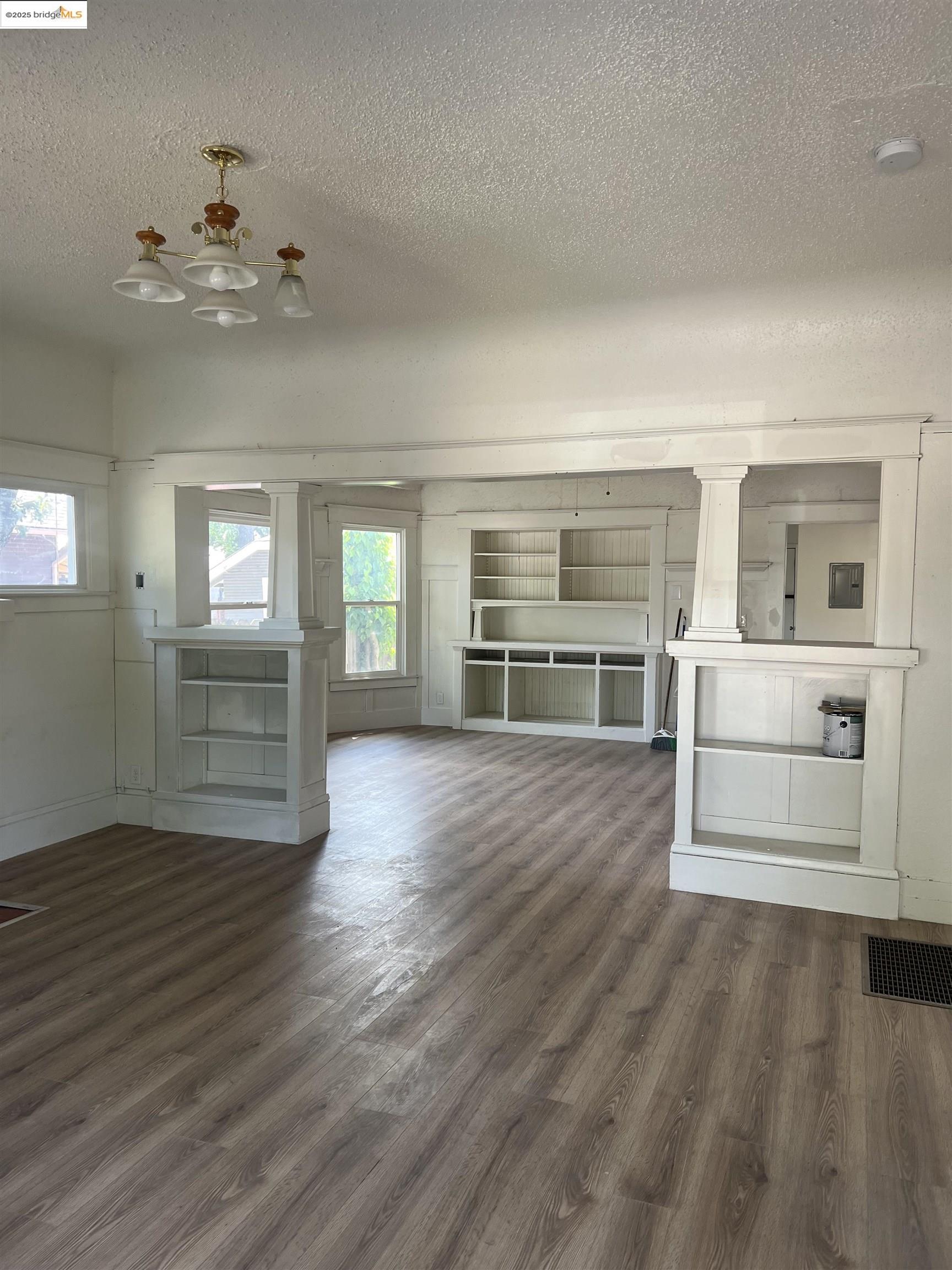 Detail Gallery Image 3 of 5 For 1155 N Pilgrim St, Stockton,  CA 95205 - 3 Beds | 1 Baths