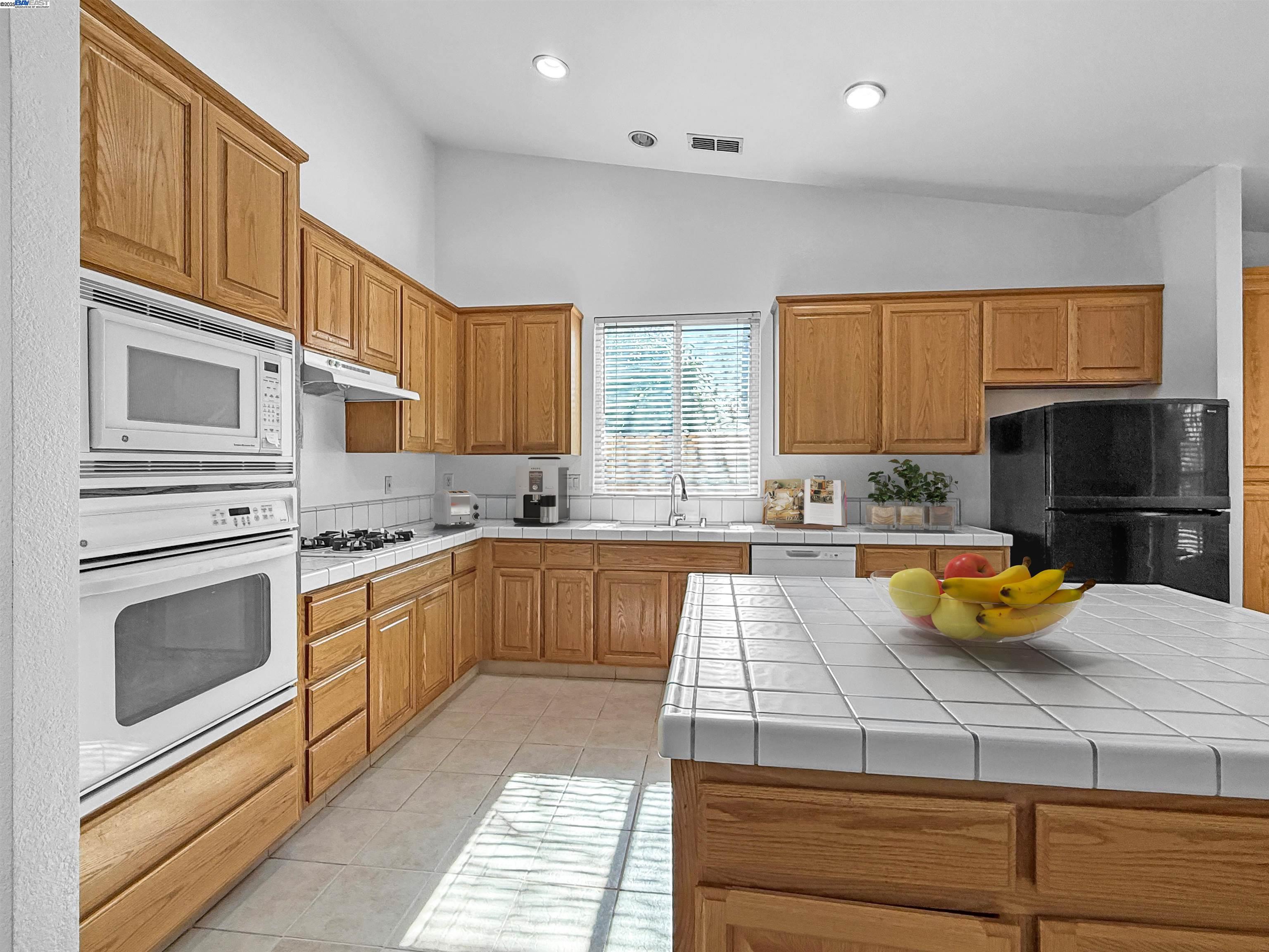 Detail Gallery Image 10 of 47 For 2352 Gretchen Elizabeth Ct, Tracy,  CA 95377 - 4 Beds | 2/1 Baths