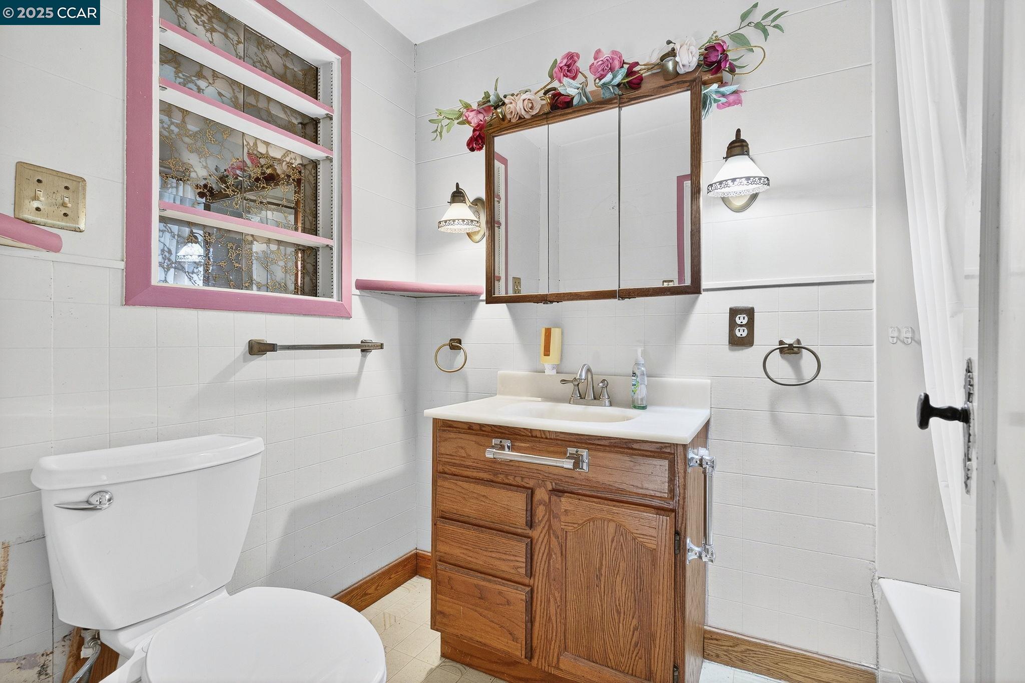 5919 Bernhard Ave, Richmond, California 94805, 2 Bedrooms Bedrooms, 5 Rooms Rooms,1 BathroomBathrooms,Residential,For Sale,5919 Bernhard Ave,41106320