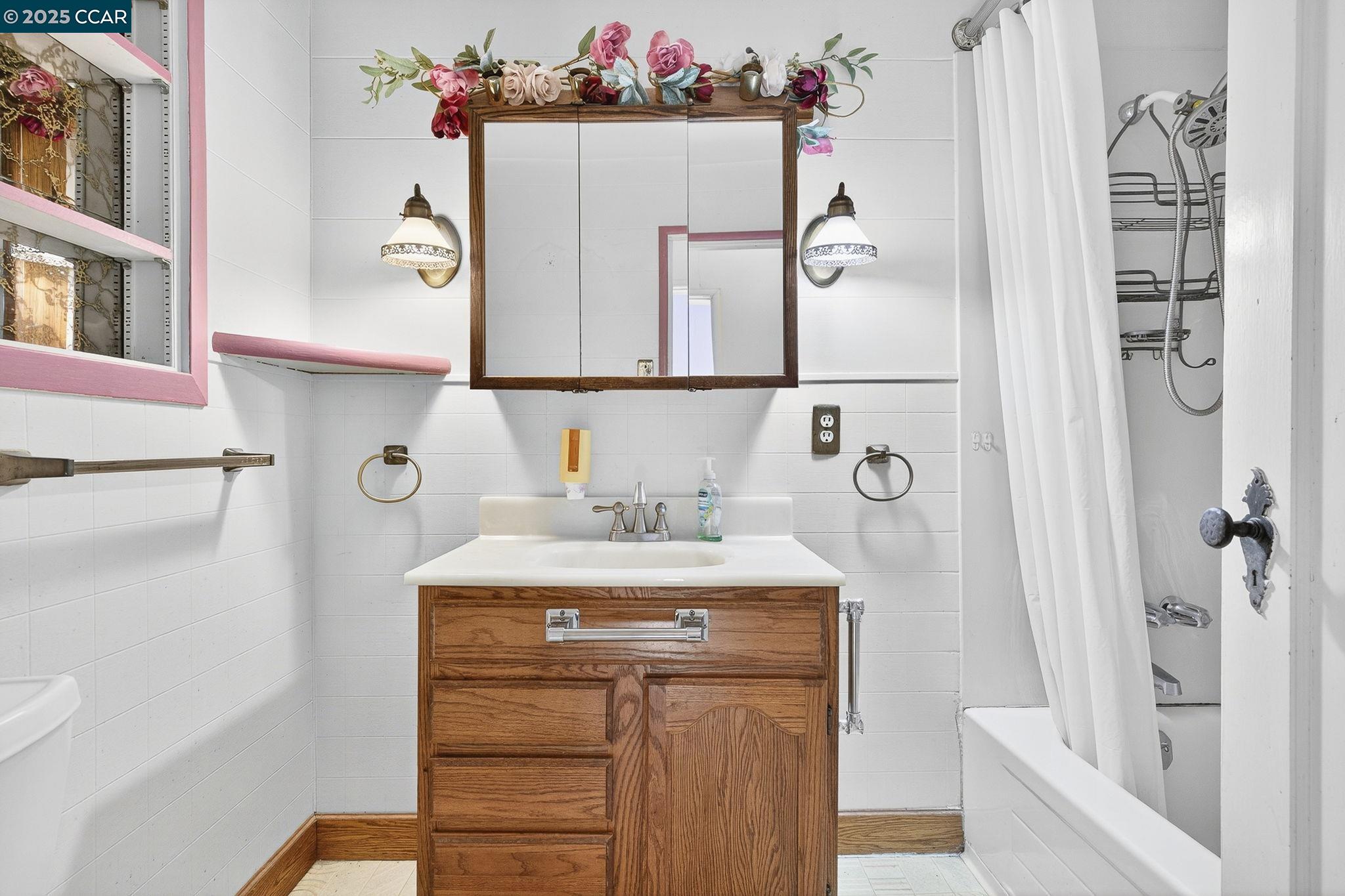 5919 Bernhard Ave, Richmond, California 94805, 2 Bedrooms Bedrooms, 5 Rooms Rooms,1 BathroomBathrooms,Residential,For Sale,5919 Bernhard Ave,41106320