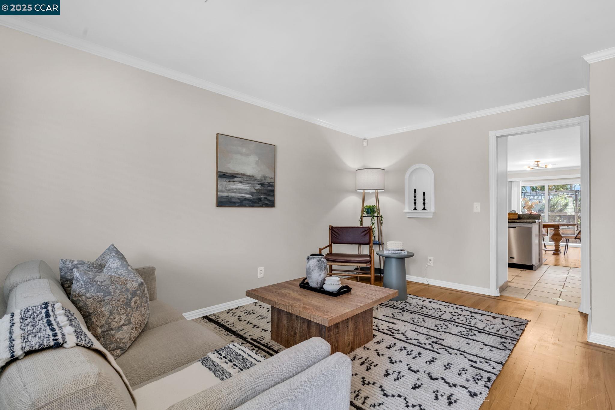 Photo #2: 41106323 Listing: Photo #2