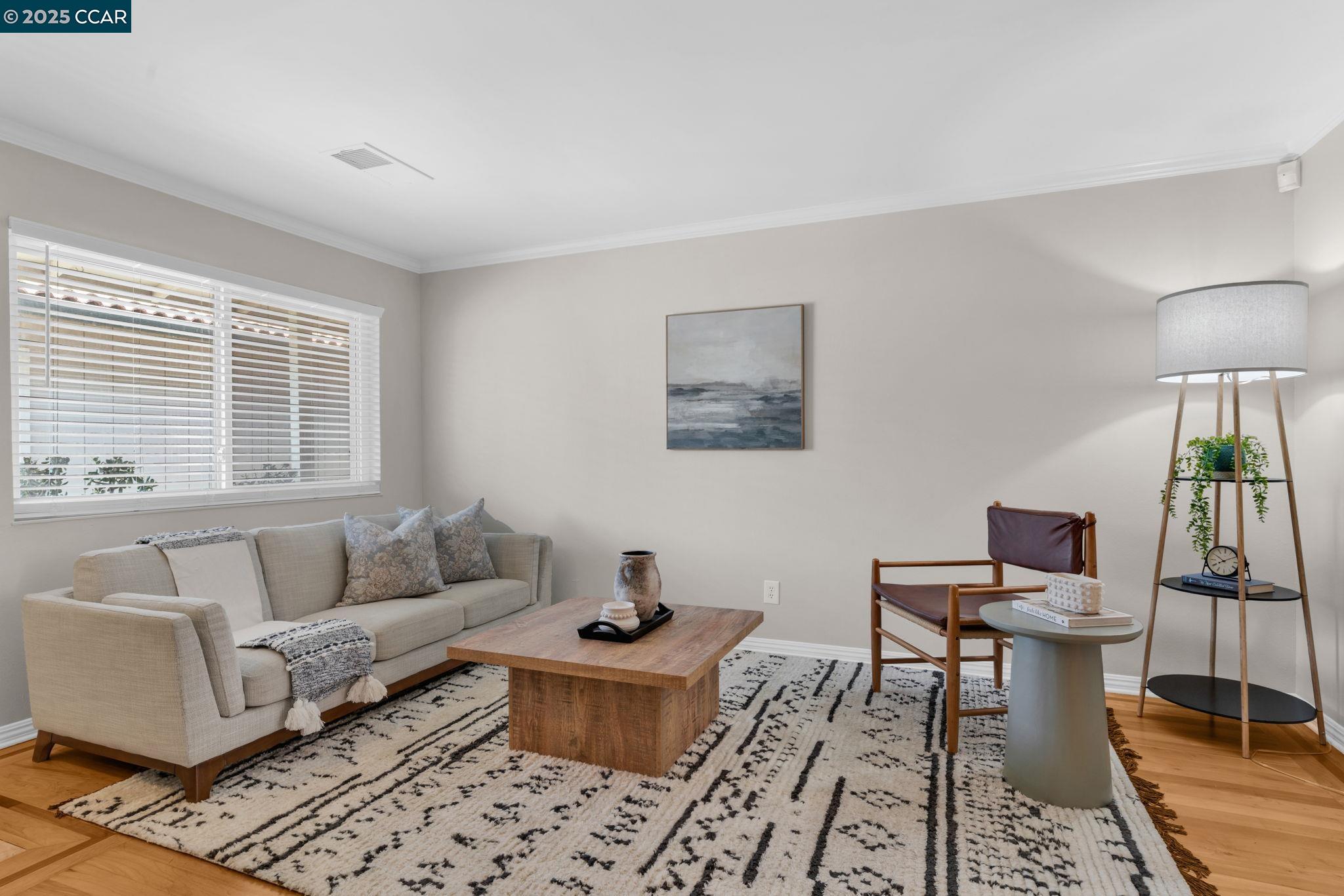 Photo #3: 41106323 Listing: Photo #3