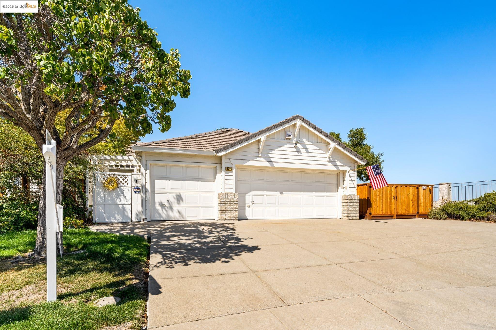 Detail Gallery Image 2 of 36 For 5213 Walker Ct, Antioch,  CA 94531 - 3 Beds | 2 Baths