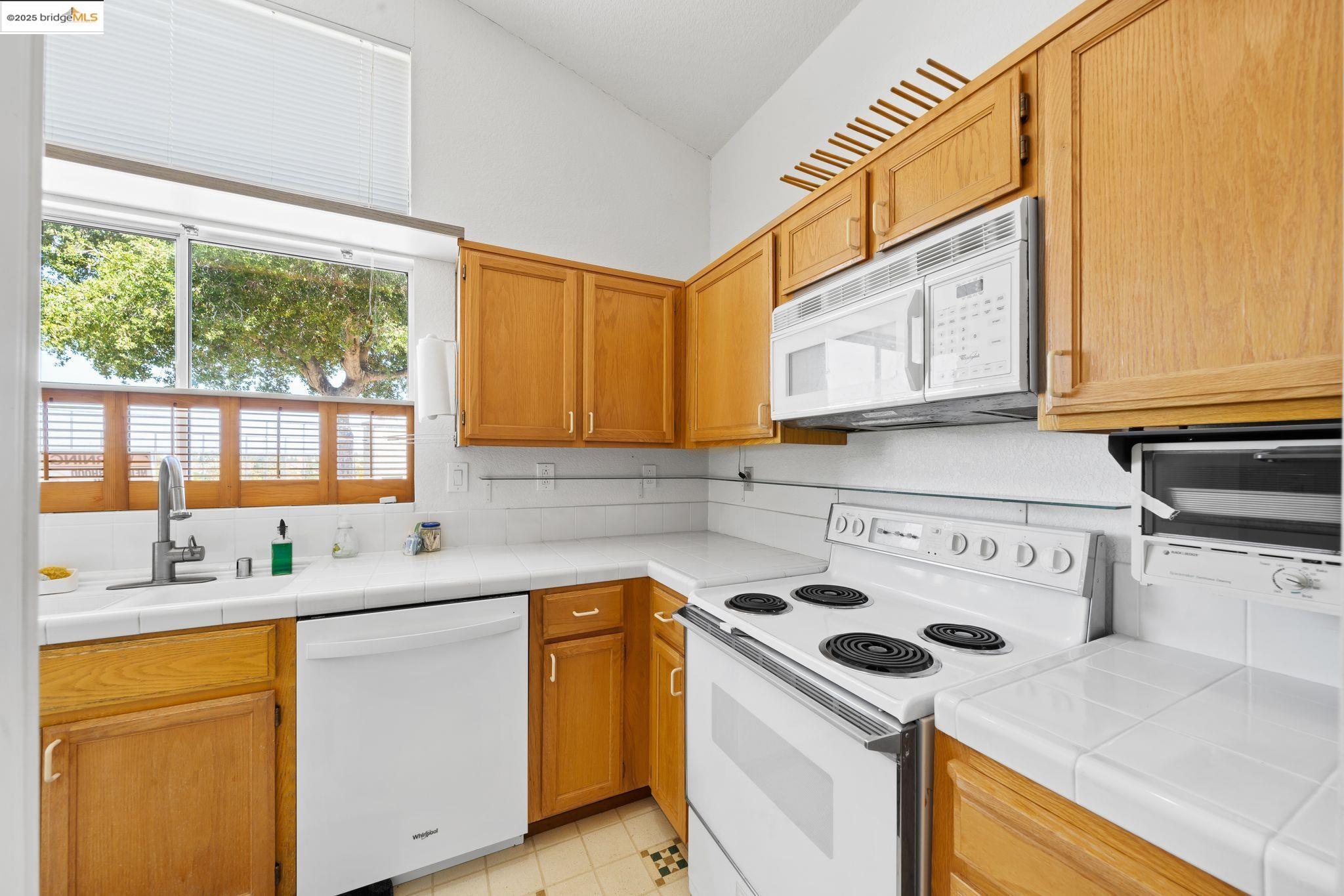 Detail Gallery Image 13 of 36 For 5213 Walker Ct, Antioch,  CA 94531 - 3 Beds | 2 Baths