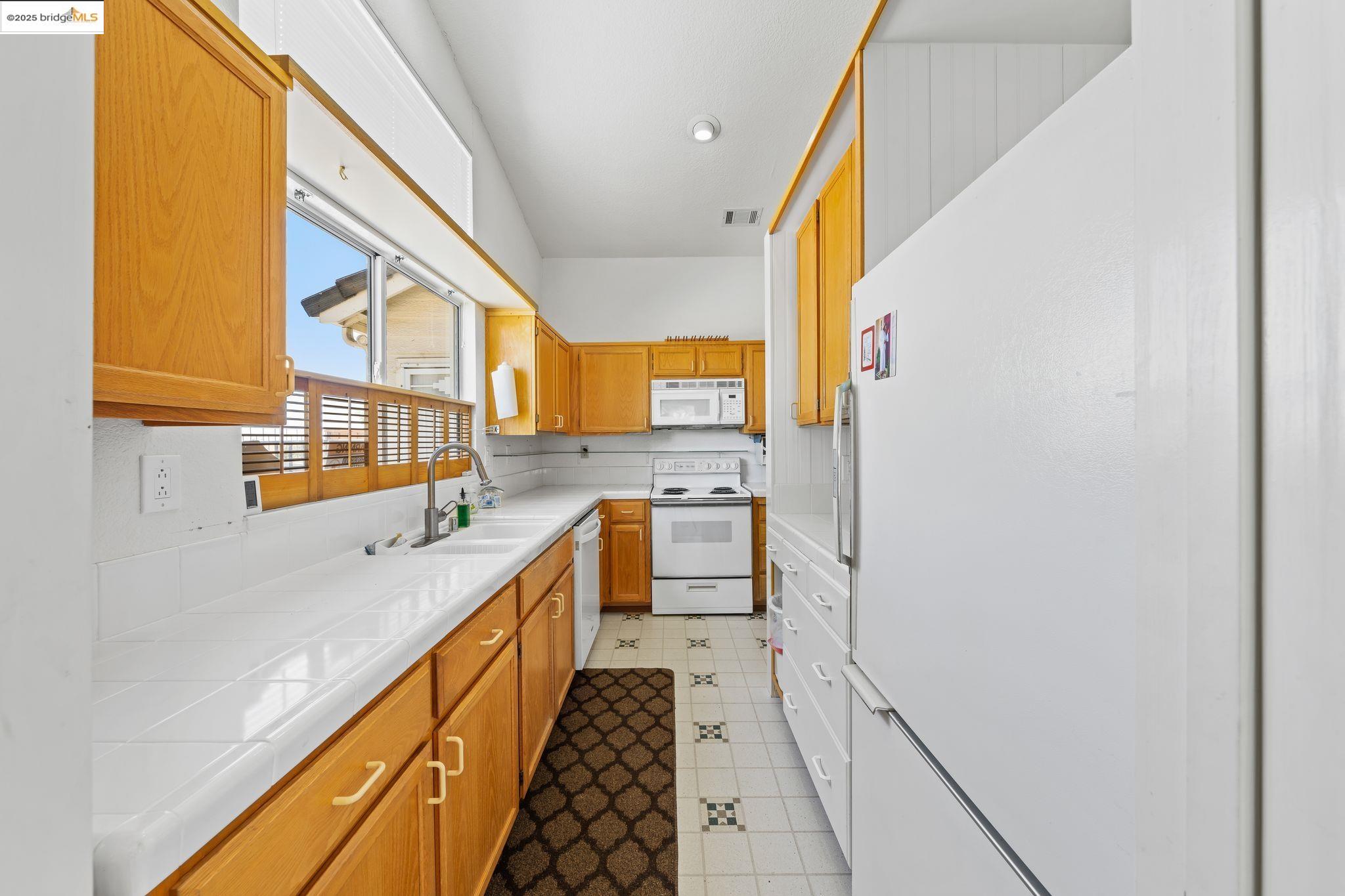 Detail Gallery Image 13 of 41 For 5213 Walker Ct, Antioch,  CA 94531 - 3 Beds | 2 Baths