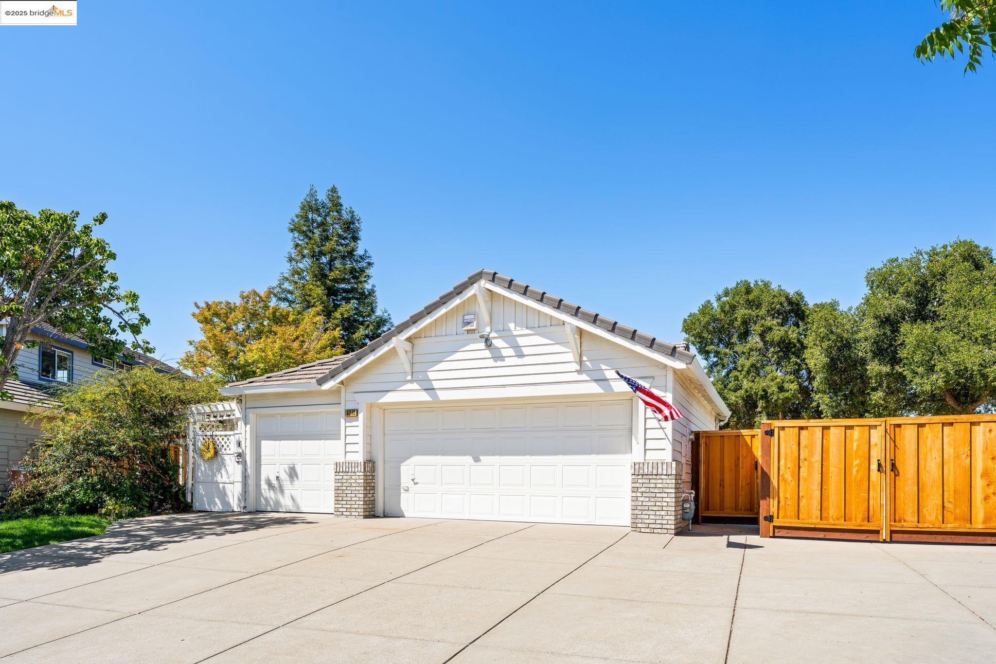 Detail Gallery Image 3 of 36 For 5213 Walker Ct, Antioch,  CA 94531 - 3 Beds | 2 Baths