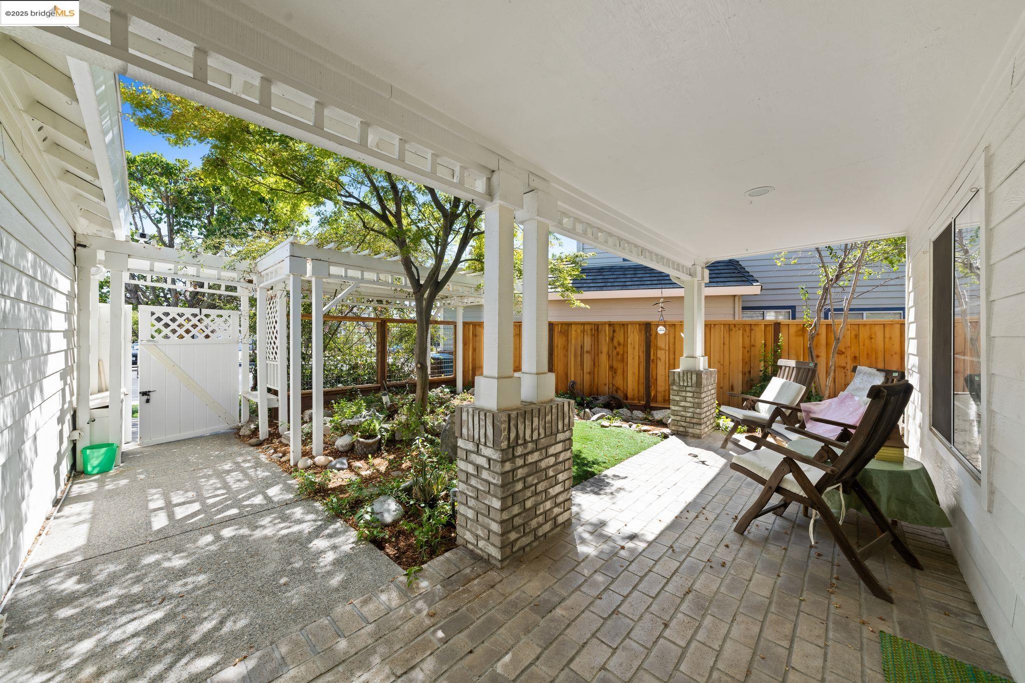 Detail Gallery Image 4 of 36 For 5213 Walker Ct, Antioch,  CA 94531 - 3 Beds | 2 Baths