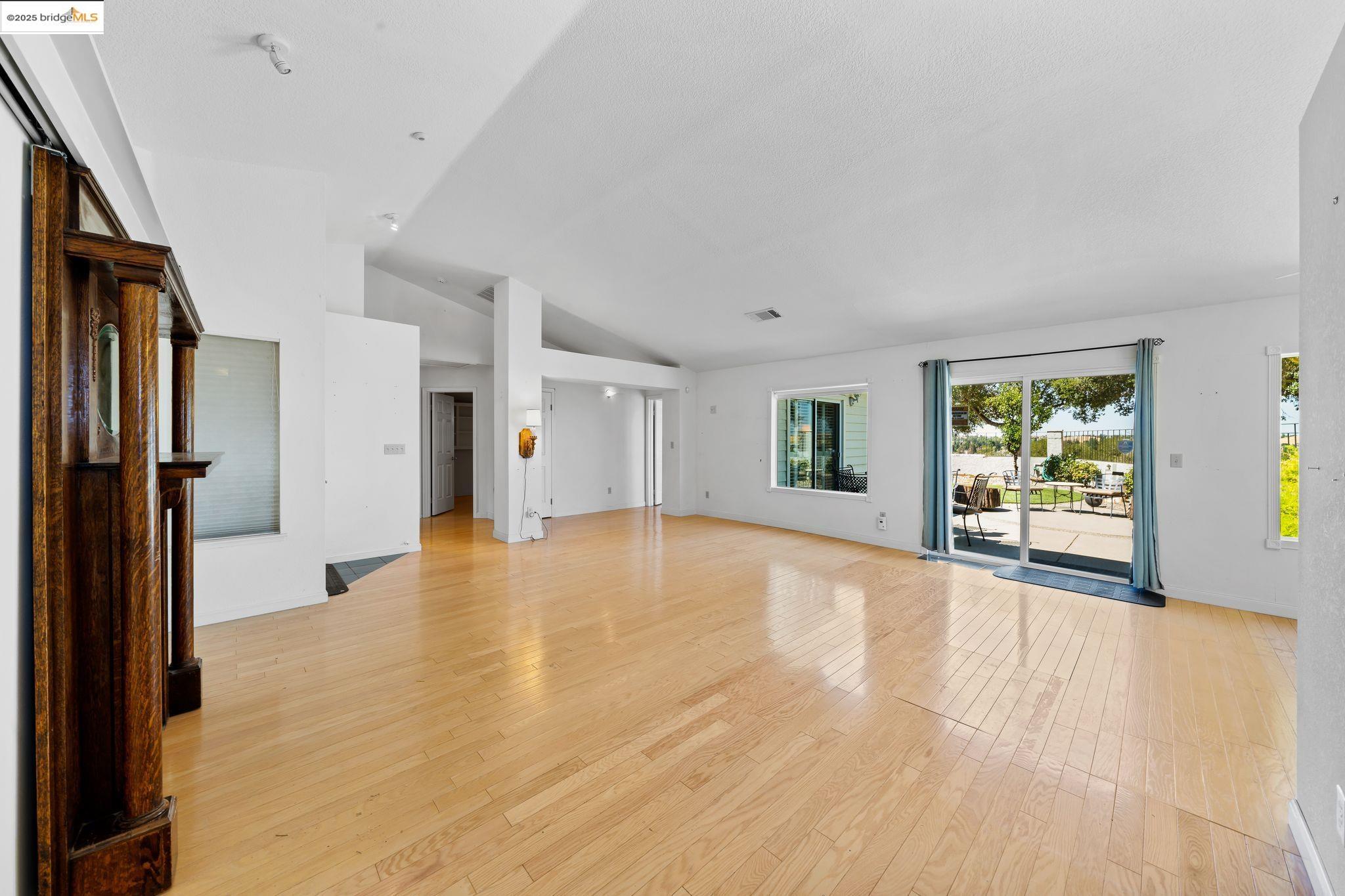 Detail Gallery Image 9 of 41 For 5213 Walker Ct, Antioch,  CA 94531 - 3 Beds | 2 Baths