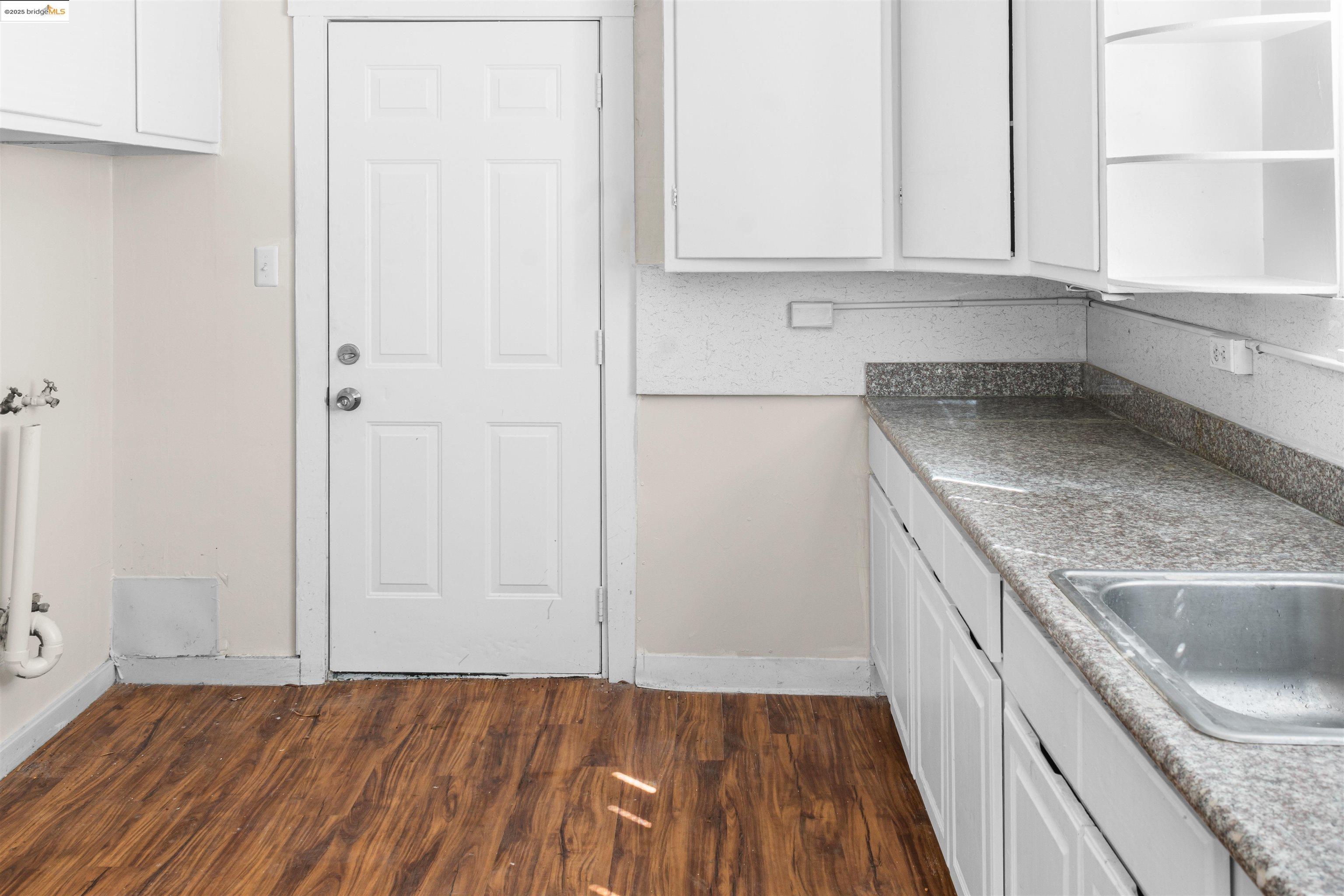 4500 San Carlos Ave, Oakland, California 94601, 2 Bedrooms Bedrooms, 6 Rooms Rooms,1 BathroomBathrooms,Residential Lease,For Rent,4500 San Carlos Ave,41106331