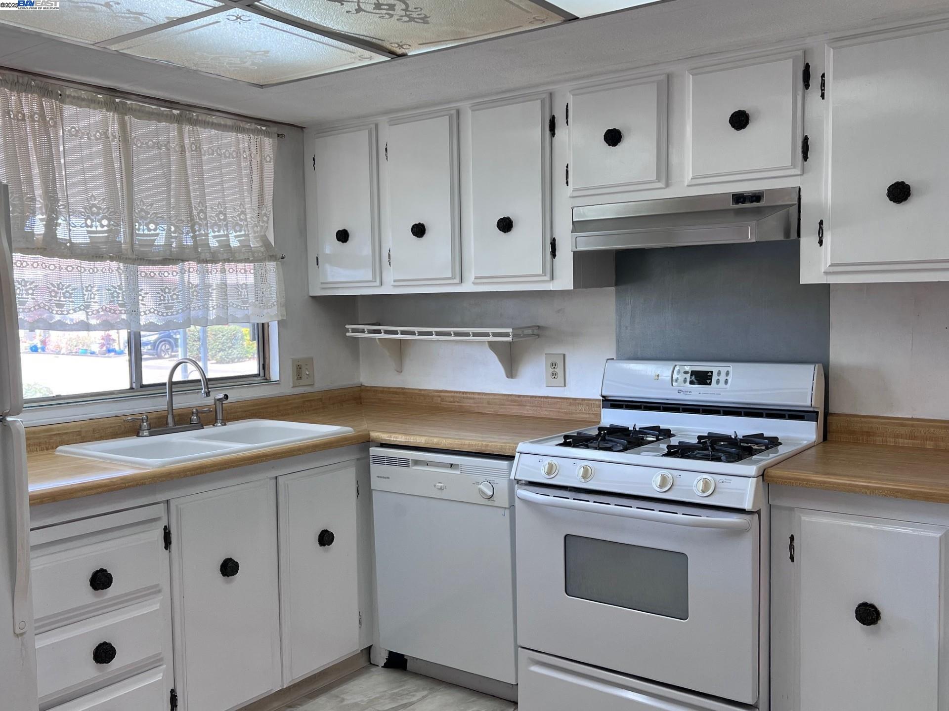 1352 Chelsea, Hayward, California 94544, 2 Bedrooms Bedrooms, 6 Rooms Rooms,2 BathroomsBathrooms,Manufactured In Park,For Sale,1352 Chelsea,41106332