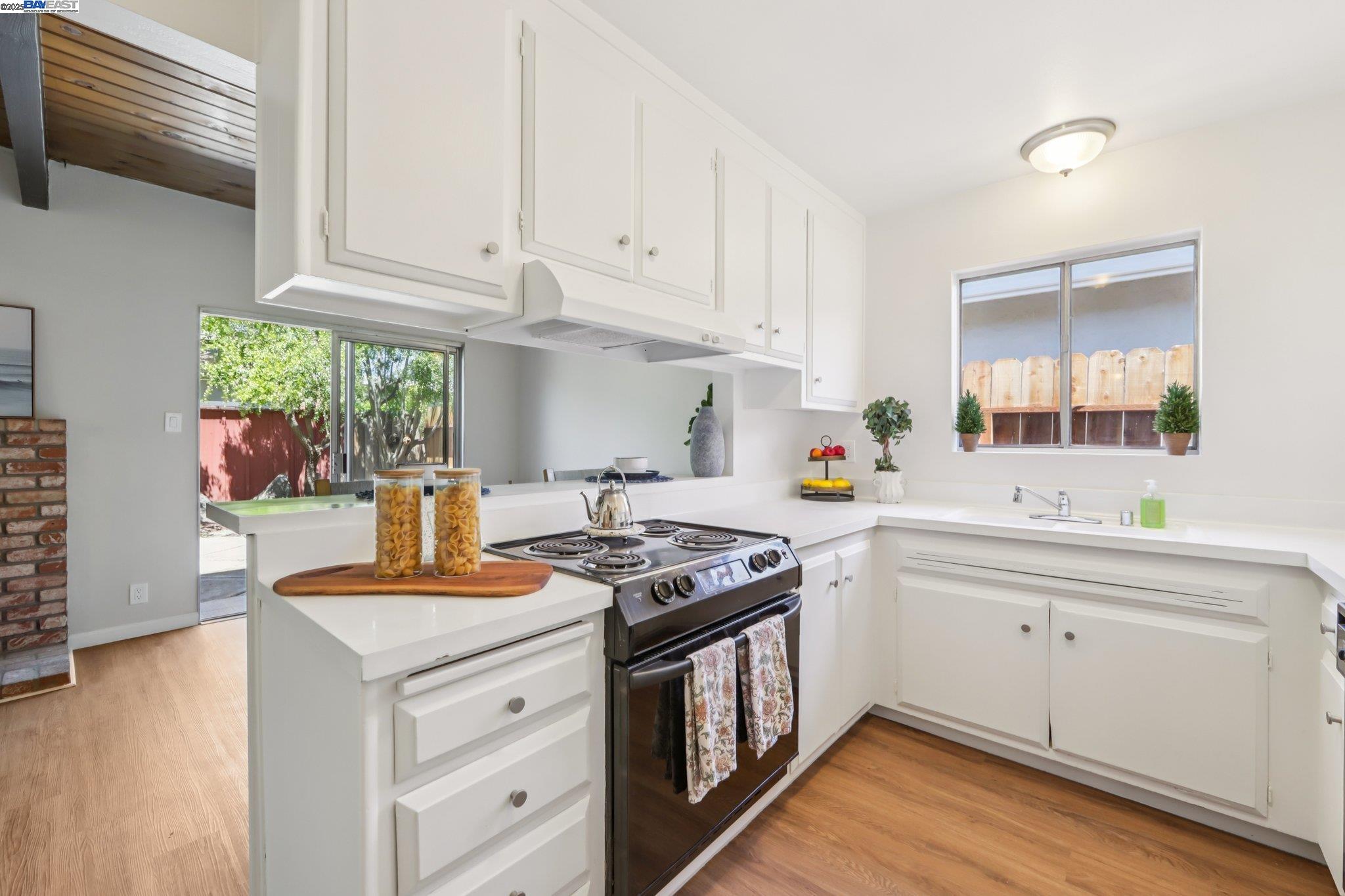 1213 Rosewood Way, Alameda, California 94501, 3 Bedrooms Bedrooms, 6 Rooms Rooms,2 BathroomsBathrooms,Residential,For Sale,1213 Rosewood Way,41106341