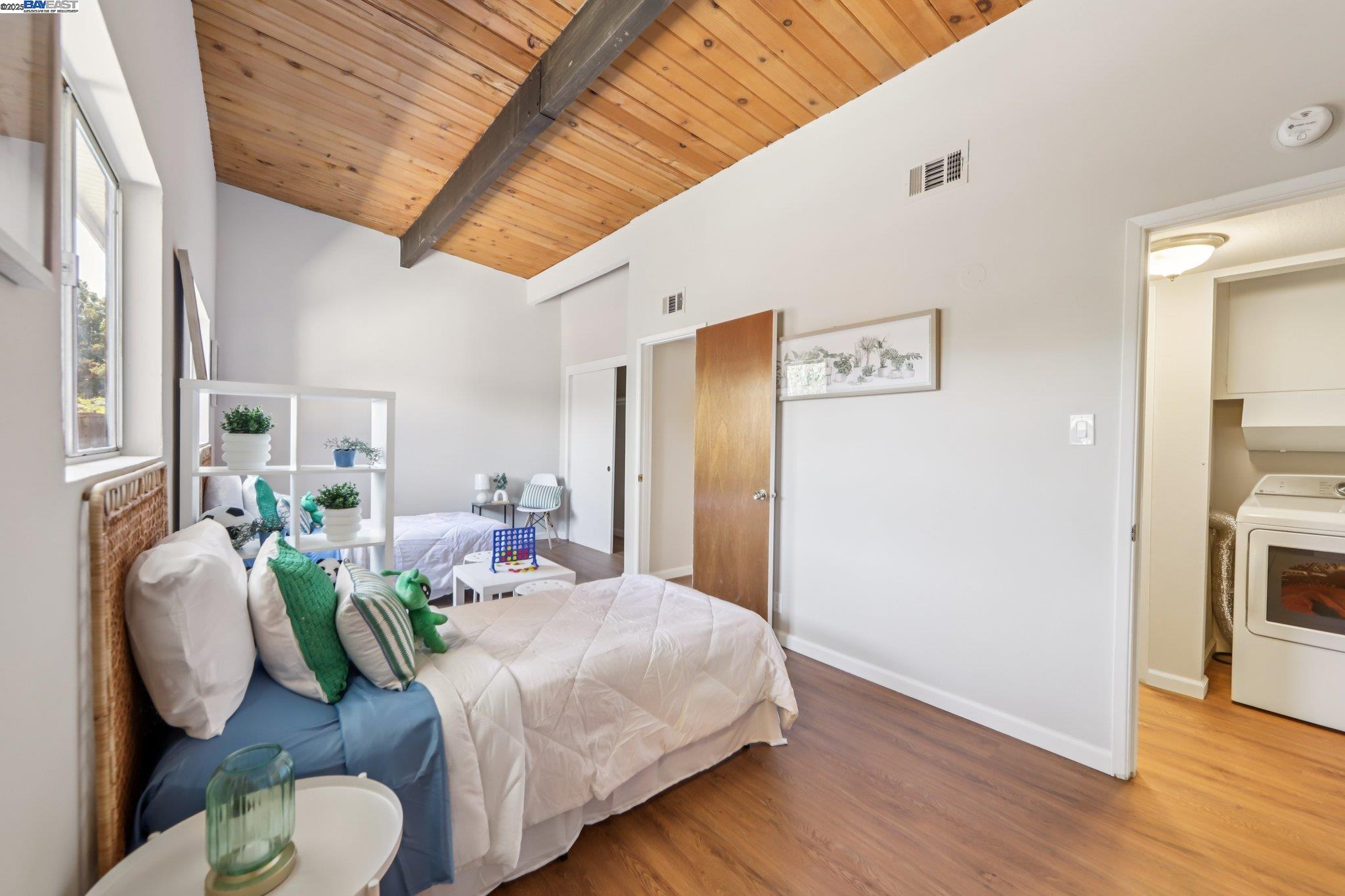 1213 Rosewood Way, Alameda, California 94501, 3 Bedrooms Bedrooms, 6 Rooms Rooms,2 BathroomsBathrooms,Residential,For Sale,1213 Rosewood Way,41106341