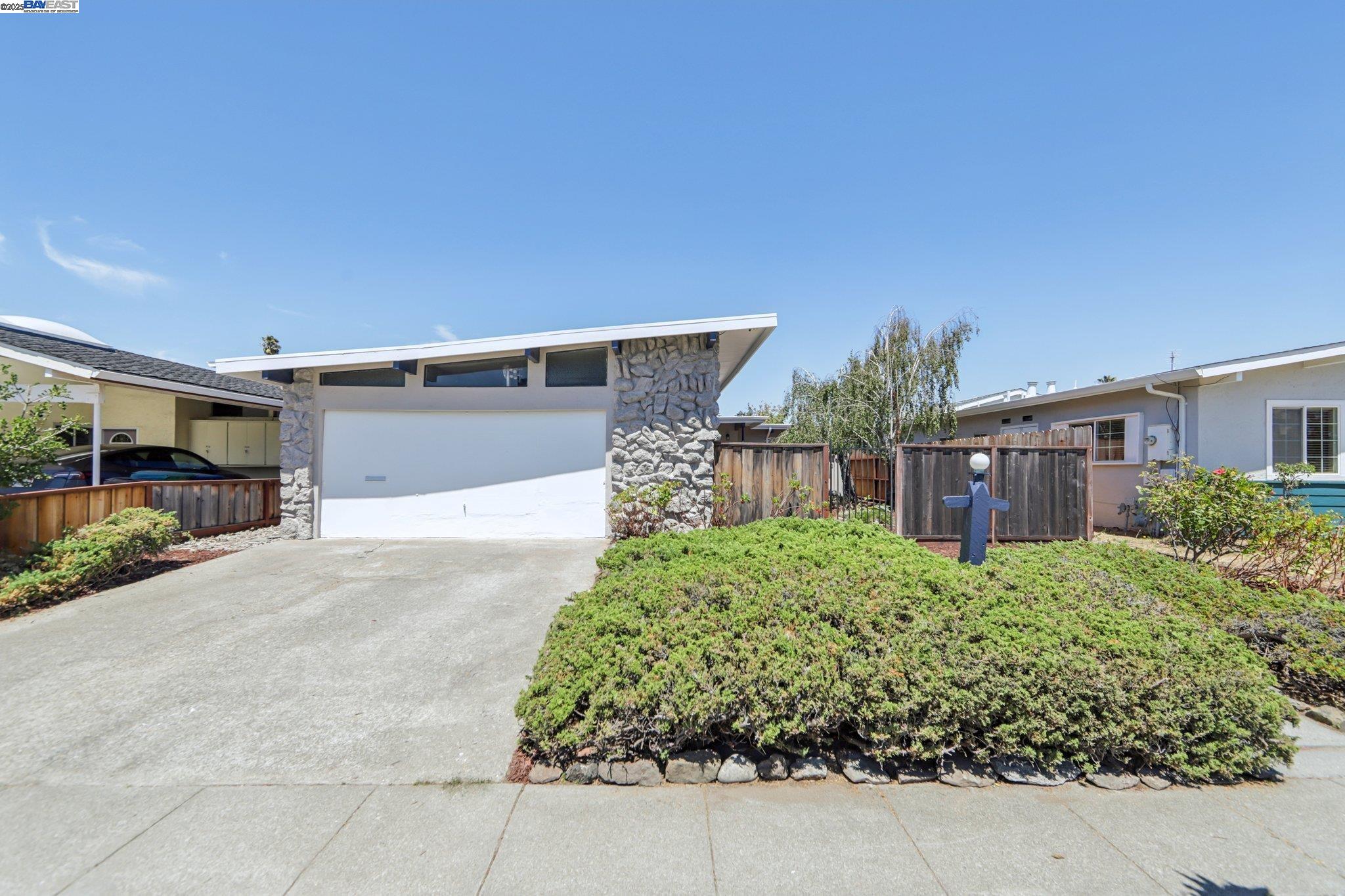 1213 Rosewood Way, Alameda, California 94501, 3 Bedrooms Bedrooms, 6 Rooms Rooms,2 BathroomsBathrooms,Residential,For Sale,1213 Rosewood Way,41106341