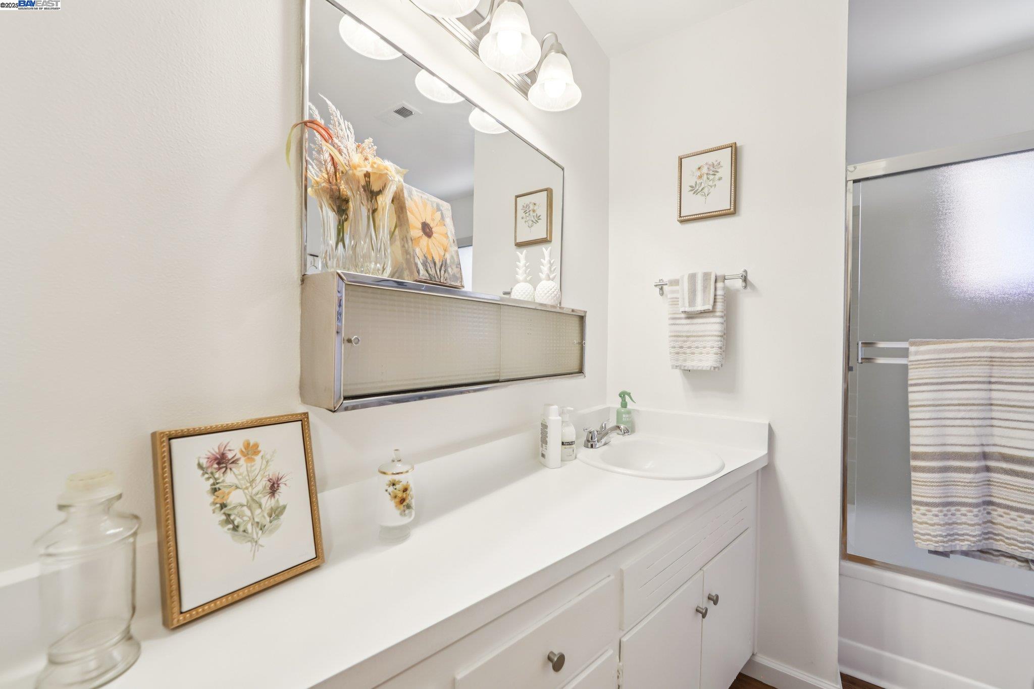 1213 Rosewood Way, Alameda, California 94501, 3 Bedrooms Bedrooms, 6 Rooms Rooms,2 BathroomsBathrooms,Residential,For Sale,1213 Rosewood Way,41106341