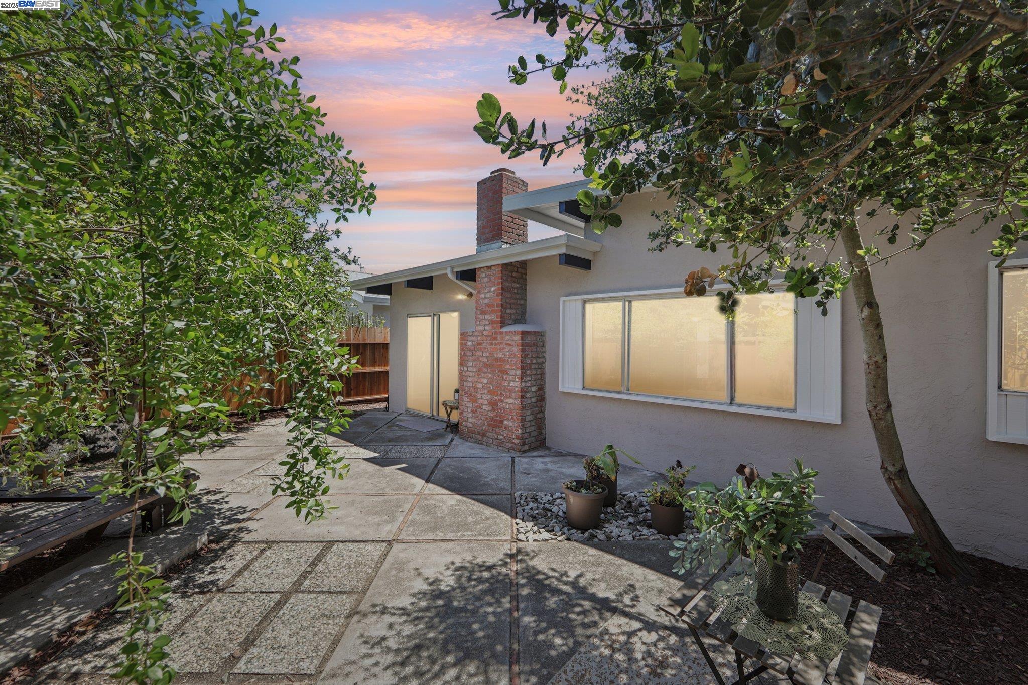 1213 Rosewood Way, Alameda, California 94501, 3 Bedrooms Bedrooms, 6 Rooms Rooms,2 BathroomsBathrooms,Residential,For Sale,1213 Rosewood Way,41106341