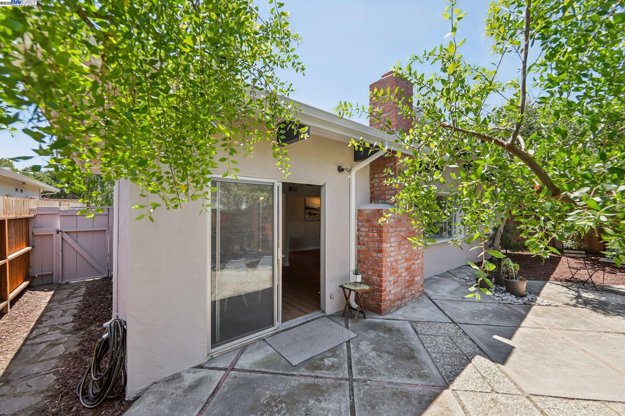 1213 Rosewood Way, Alameda, California 94501, 3 Bedrooms Bedrooms, 6 Rooms Rooms,2 BathroomsBathrooms,Residential,For Sale,1213 Rosewood Way,41106341