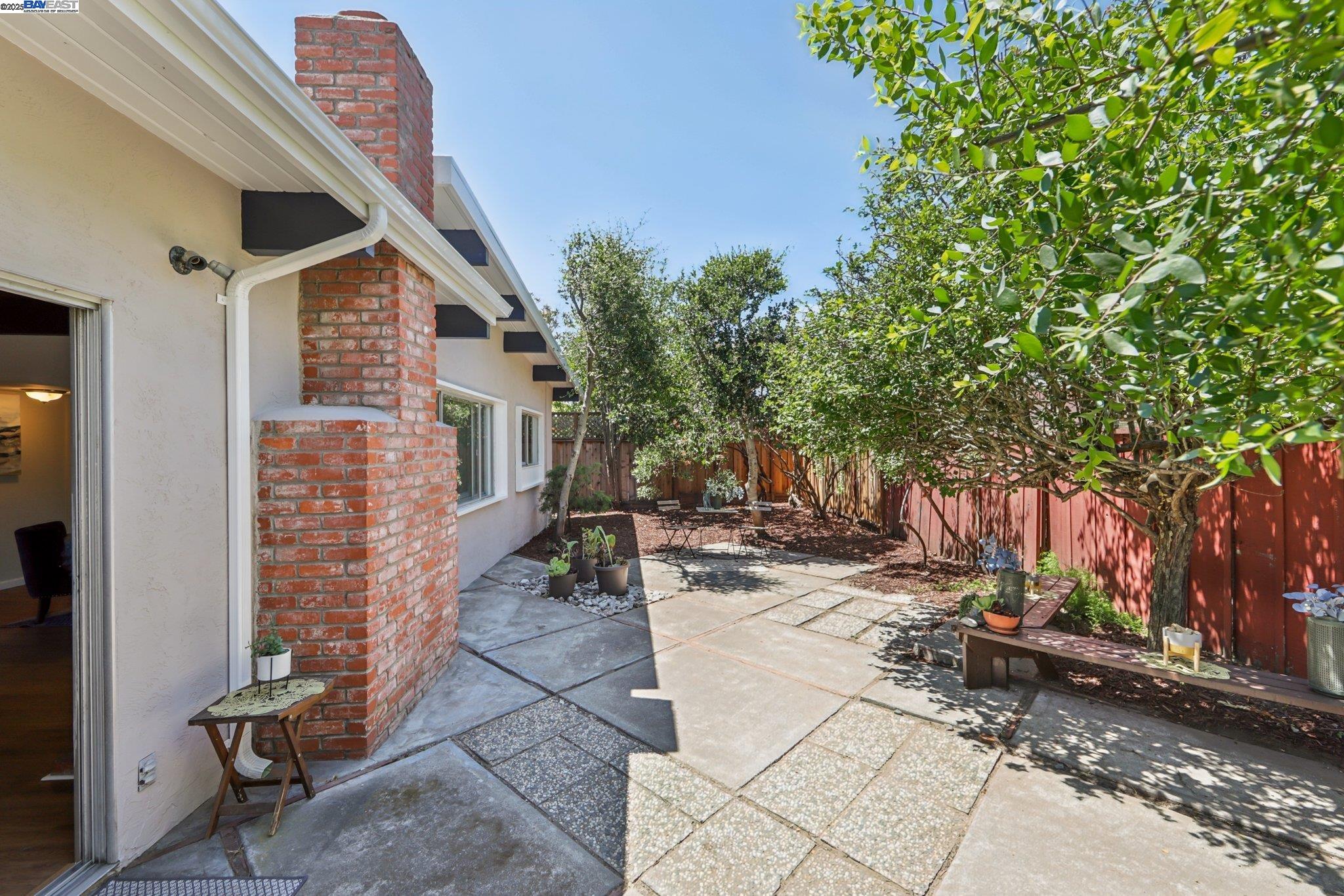1213 Rosewood Way, Alameda, California 94501, 3 Bedrooms Bedrooms, 6 Rooms Rooms,2 BathroomsBathrooms,Residential,For Sale,1213 Rosewood Way,41106341