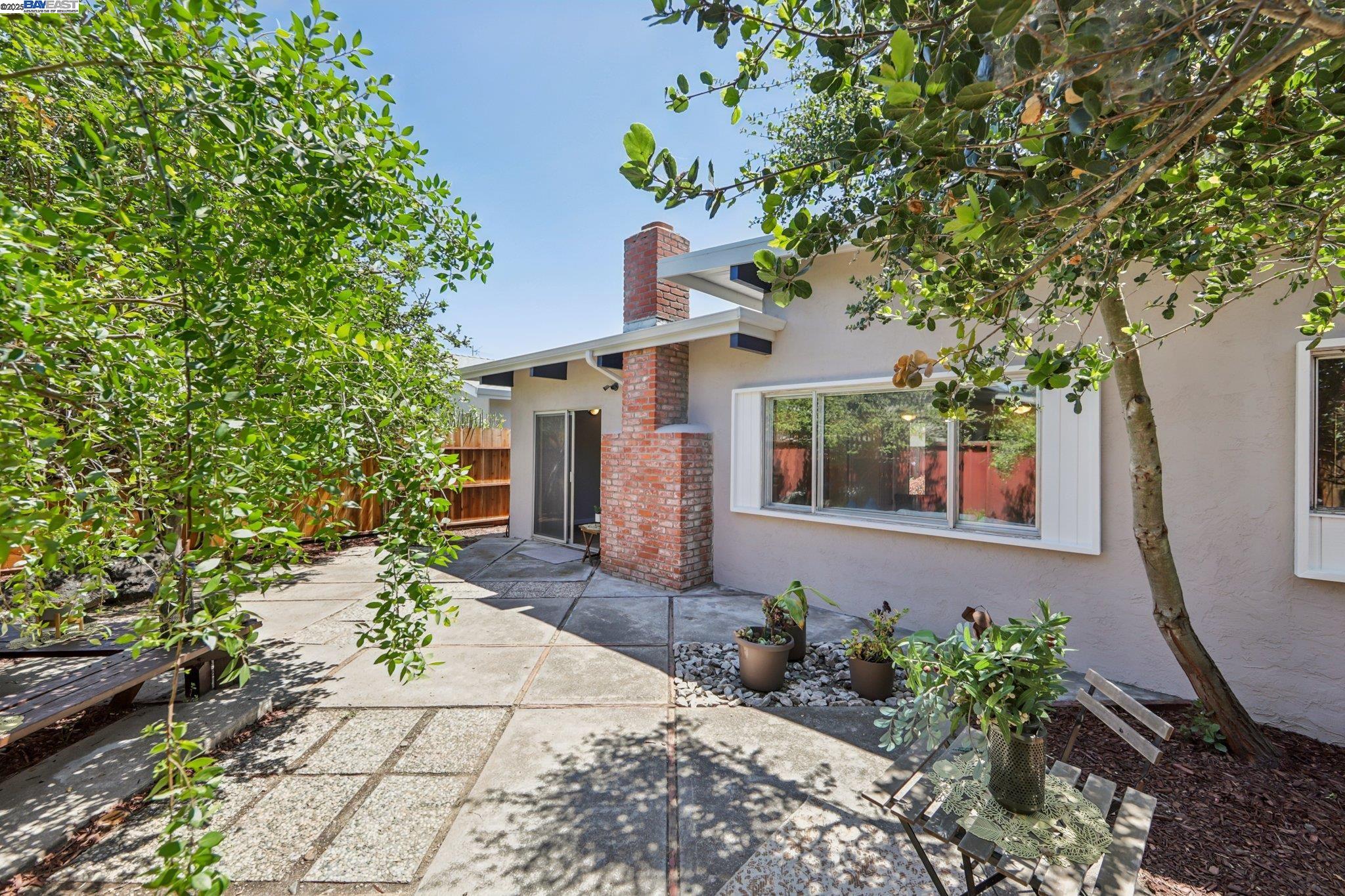 1213 Rosewood Way, Alameda, California 94501, 3 Bedrooms Bedrooms, 6 Rooms Rooms,2 BathroomsBathrooms,Residential,For Sale,1213 Rosewood Way,41106341