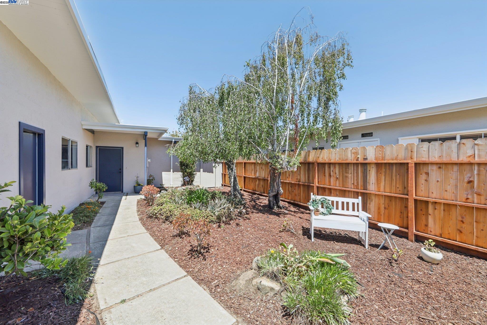 1213 Rosewood Way, Alameda, California 94501, 3 Bedrooms Bedrooms, 6 Rooms Rooms,2 BathroomsBathrooms,Residential,For Sale,1213 Rosewood Way,41106341