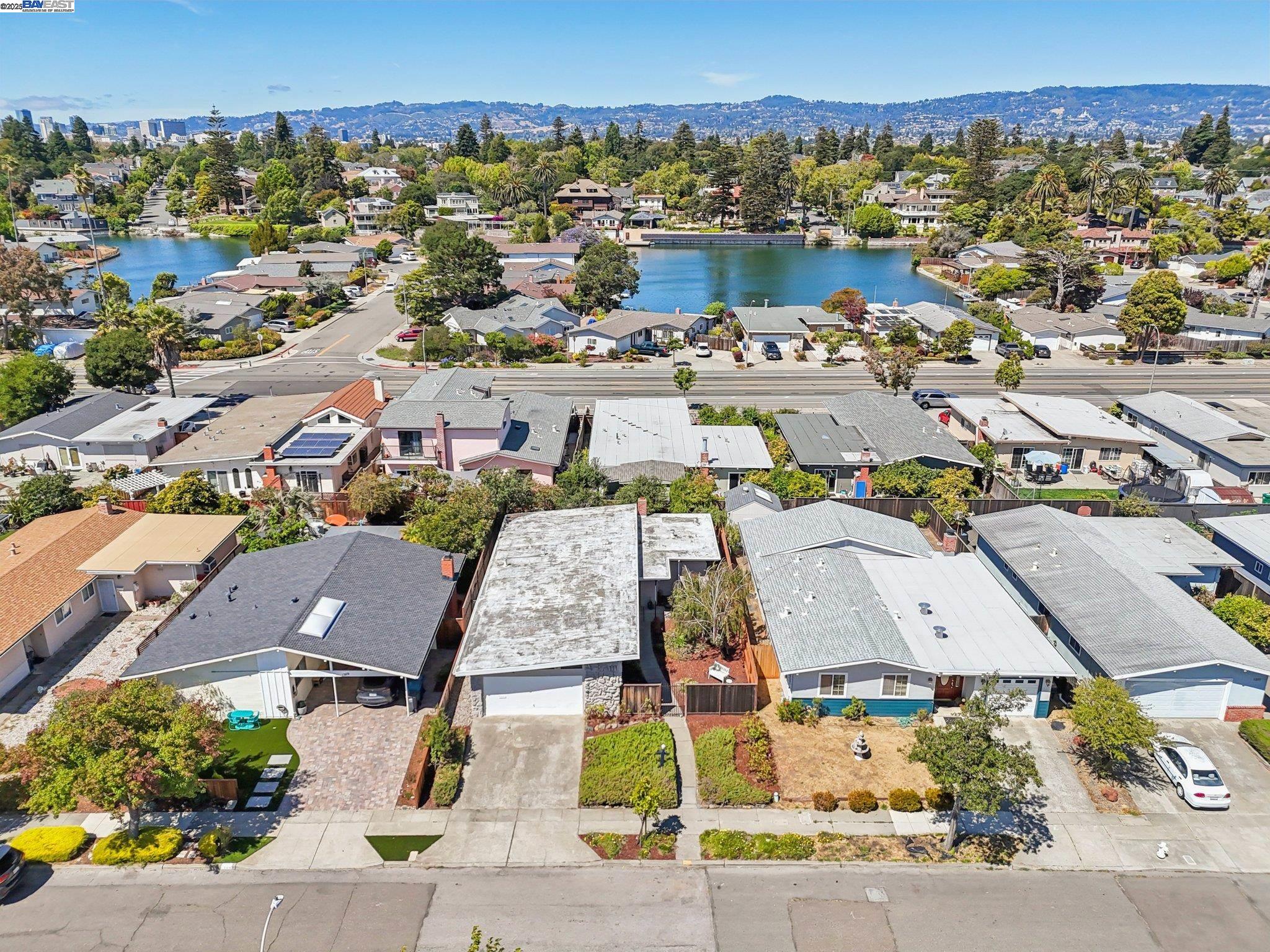 1213 Rosewood Way, Alameda, California 94501, 3 Bedrooms Bedrooms, 6 Rooms Rooms,2 BathroomsBathrooms,Residential,For Sale,1213 Rosewood Way,41106341