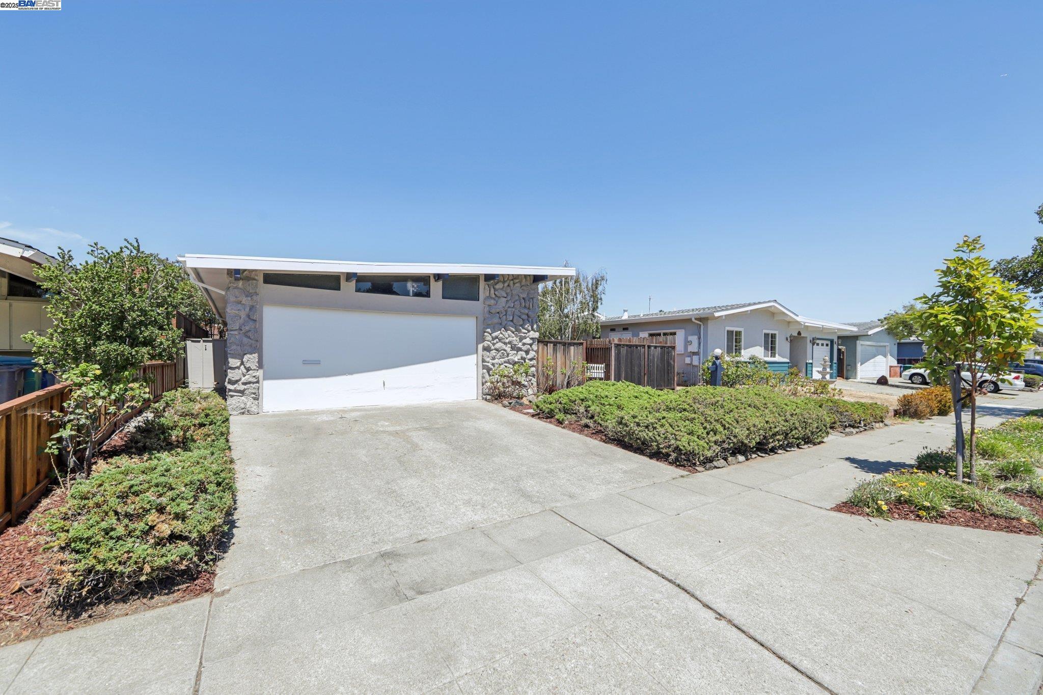 1213 Rosewood Way, Alameda, California 94501, 3 Bedrooms Bedrooms, 6 Rooms Rooms,2 BathroomsBathrooms,Residential,For Sale,1213 Rosewood Way,41106341