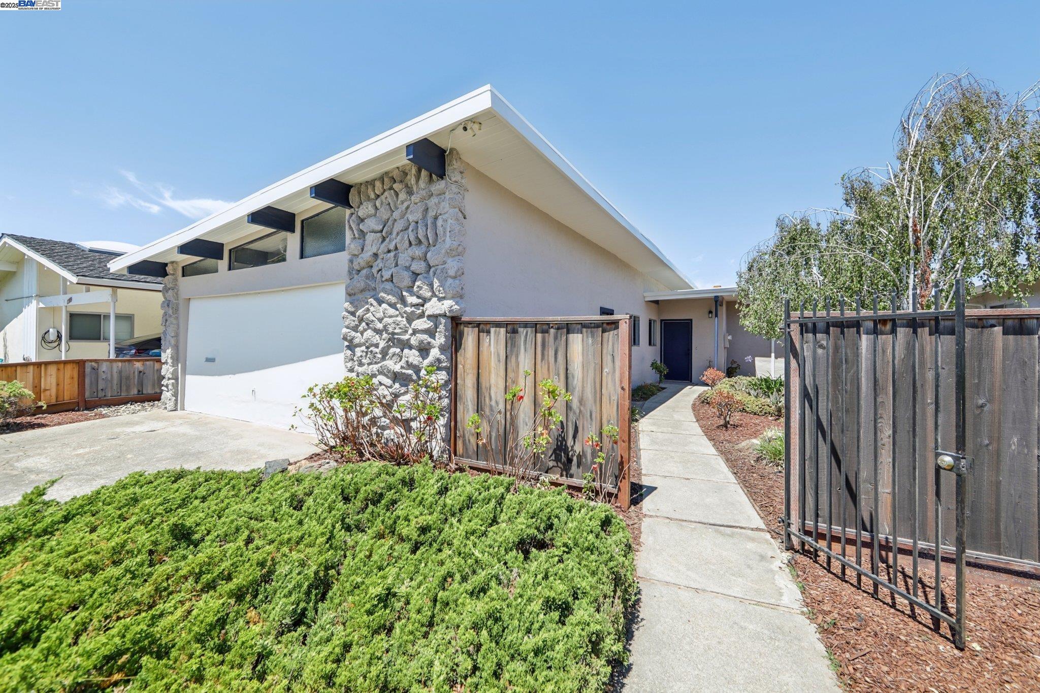 1213 Rosewood Way, Alameda, California 94501, 3 Bedrooms Bedrooms, 6 Rooms Rooms,2 BathroomsBathrooms,Residential,For Sale,1213 Rosewood Way,41106341