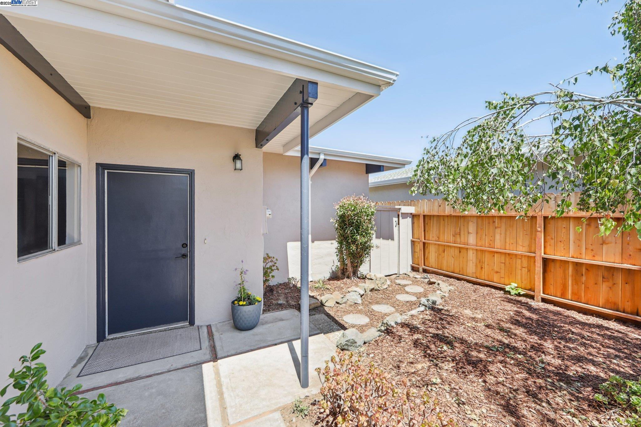 1213 Rosewood Way, Alameda, California 94501, 3 Bedrooms Bedrooms, 6 Rooms Rooms,2 BathroomsBathrooms,Residential,For Sale,1213 Rosewood Way,41106341