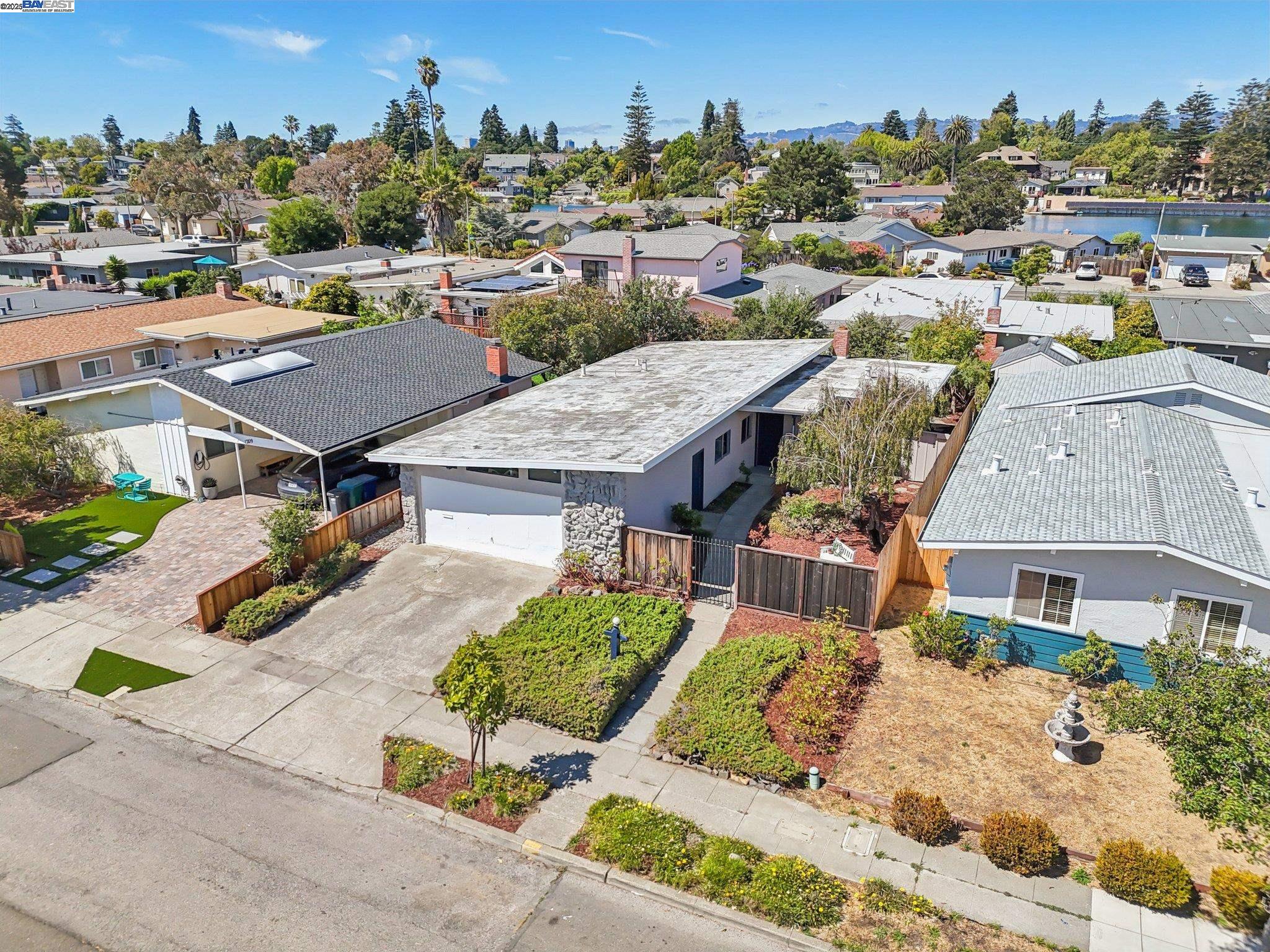 1213 Rosewood Way, Alameda, California 94501, 3 Bedrooms Bedrooms, 6 Rooms Rooms,2 BathroomsBathrooms,Residential,For Sale,1213 Rosewood Way,41106341