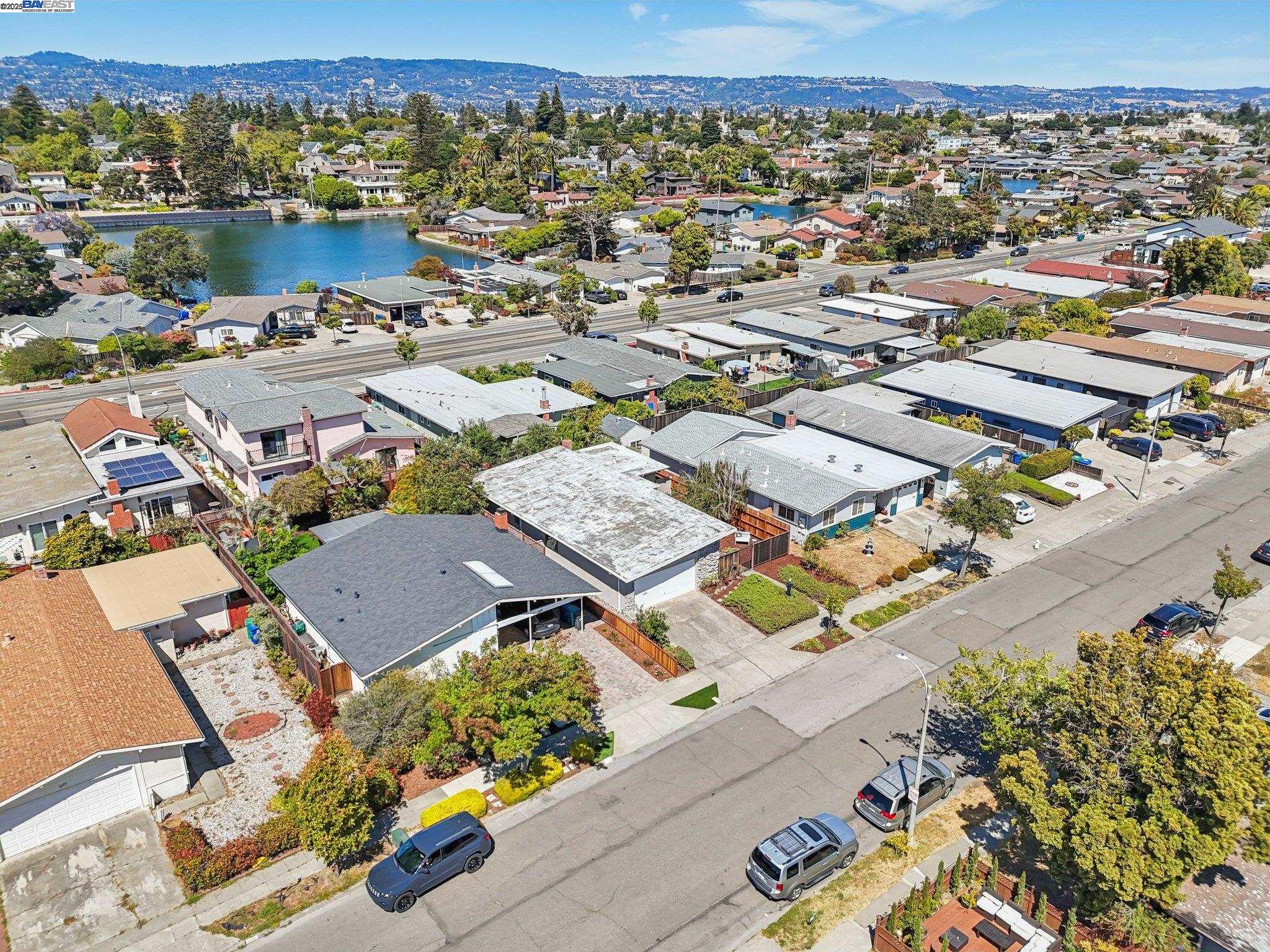 1213 Rosewood Way, Alameda, California 94501, 3 Bedrooms Bedrooms, 6 Rooms Rooms,2 BathroomsBathrooms,Residential,For Sale,1213 Rosewood Way,41106341