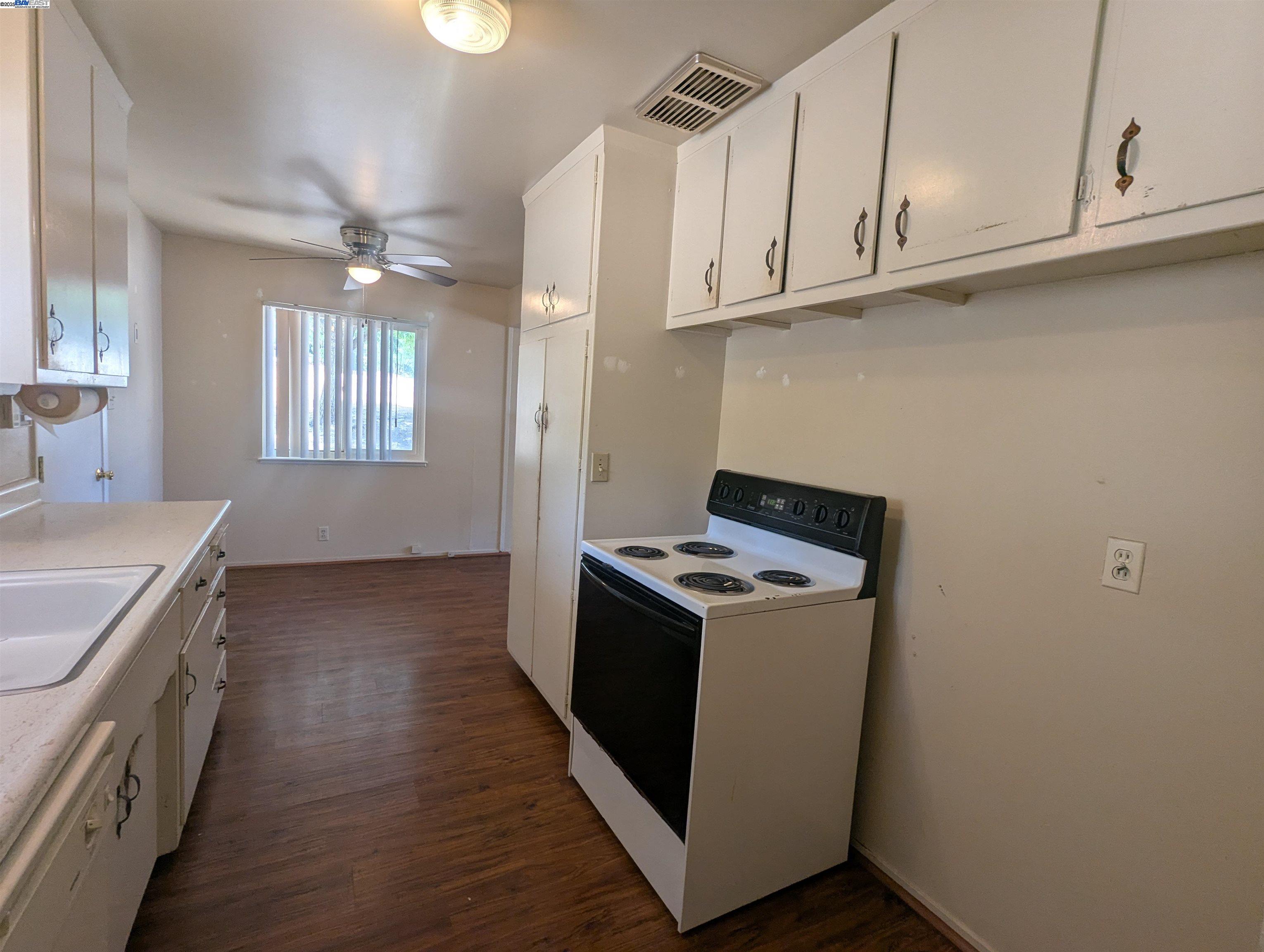 Detail Gallery Image 8 of 31 For 4525 Greenbrae Road, Rocklin,  CA 95677 - 3 Beds | 1 Baths