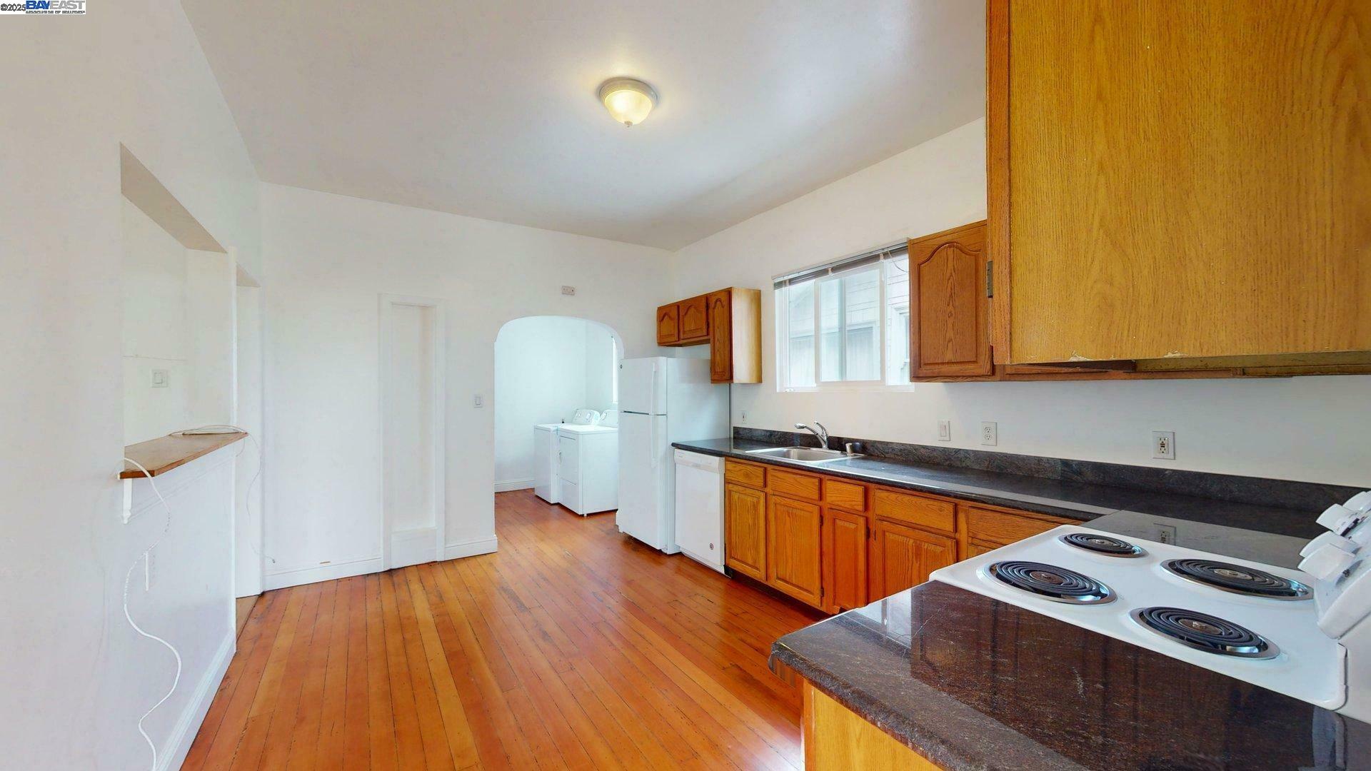1648 Russell St, Berkeley, California 94703, ,Residential Income,For Sale,1648 Russell St,41106347