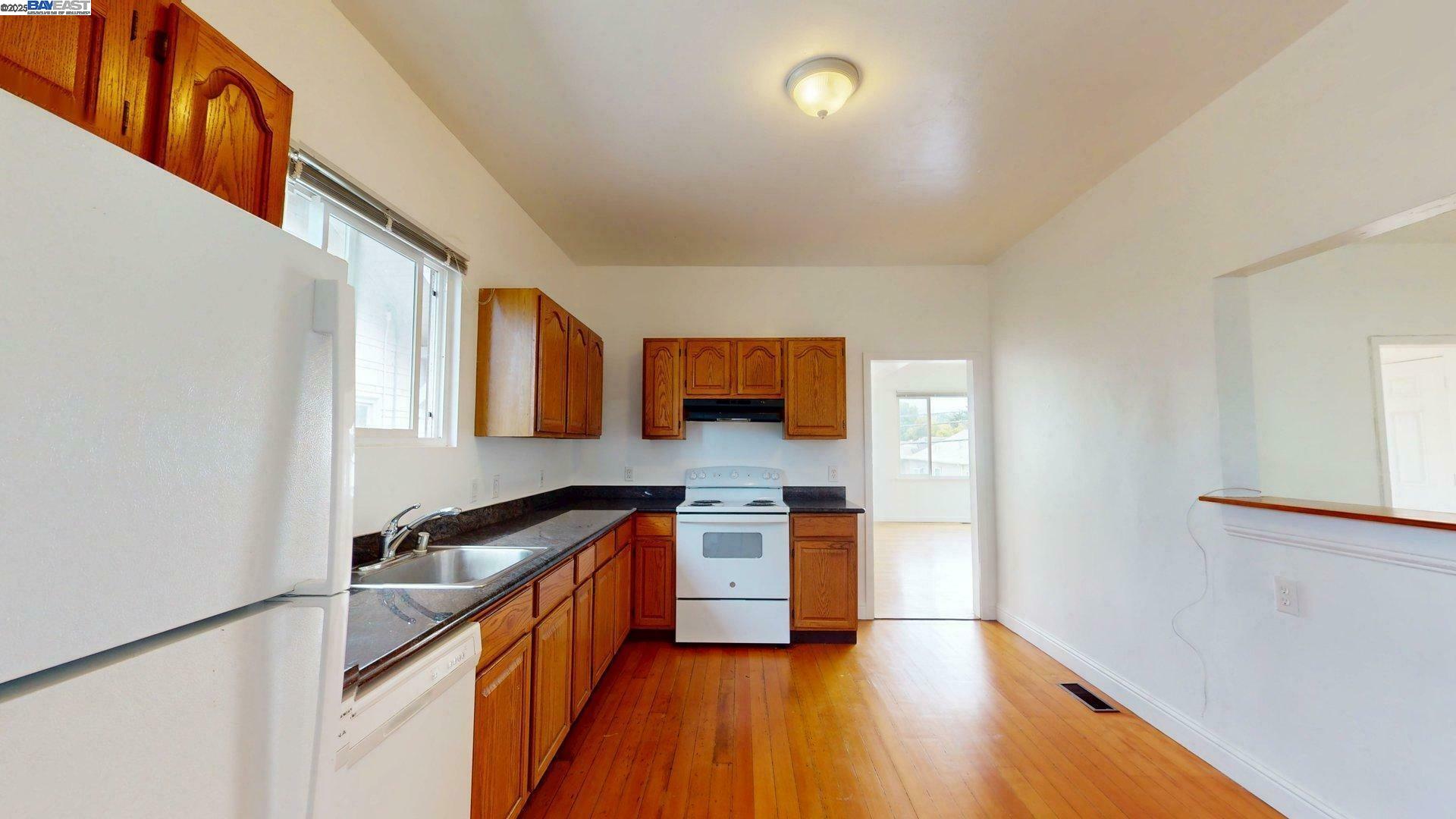 1648 Russell St, Berkeley, California 94703, ,Residential Income,For Sale,1648 Russell St,41106347