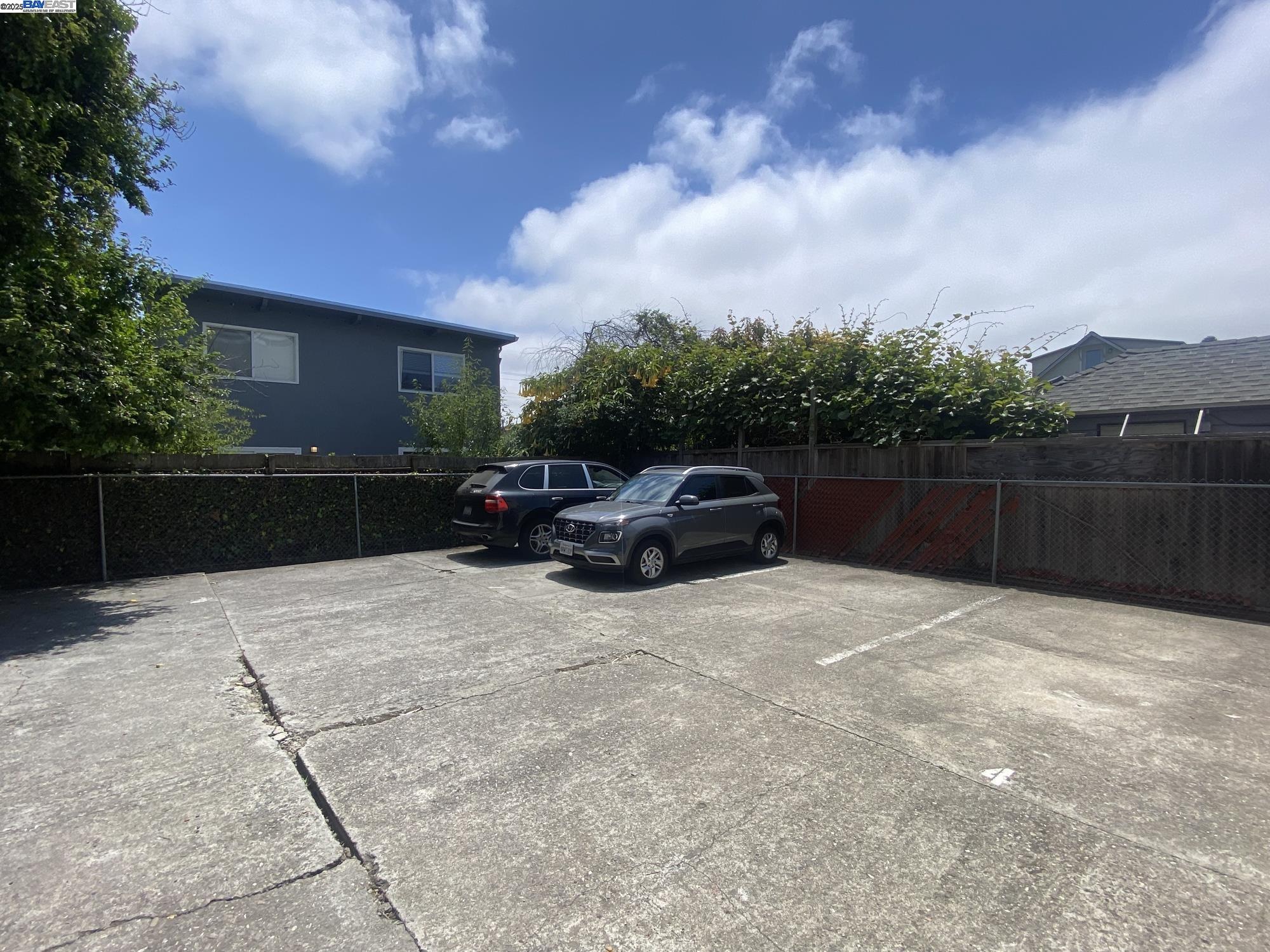 1648 Russell St, Berkeley, California 94703, ,Residential Income,For Sale,1648 Russell St,41106347