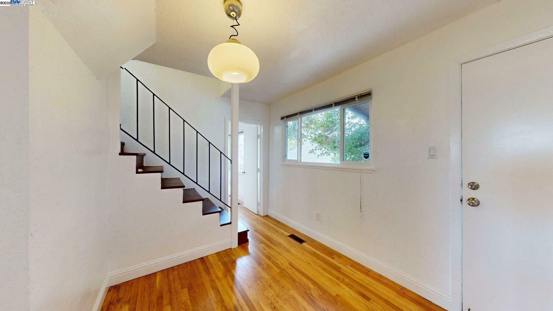 1648 Russell St, Berkeley, California 94703, ,Residential Income,For Sale,1648 Russell St,41106347