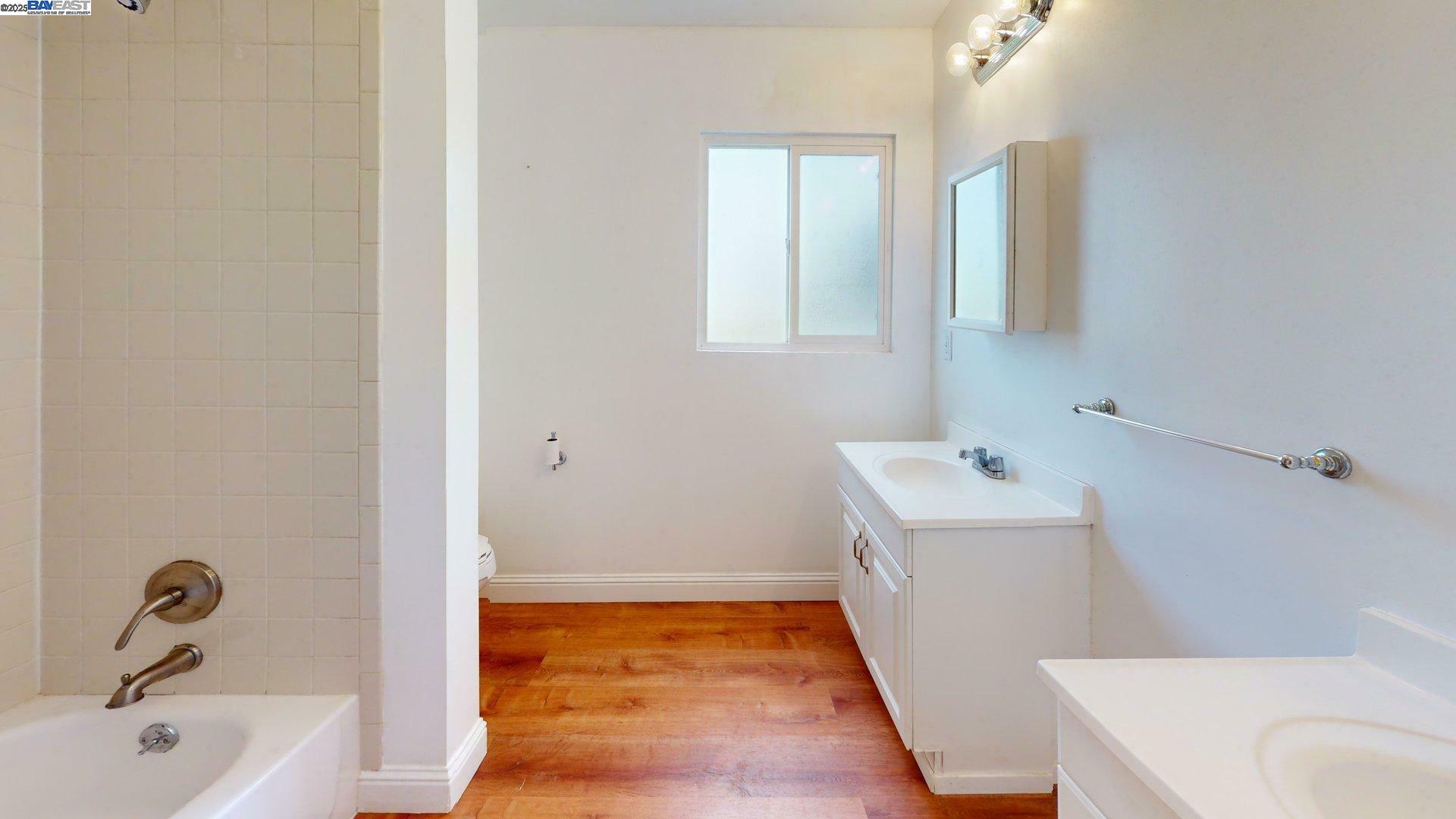 1648 Russell St, Berkeley, California 94703, ,Residential Income,For Sale,1648 Russell St,41106347