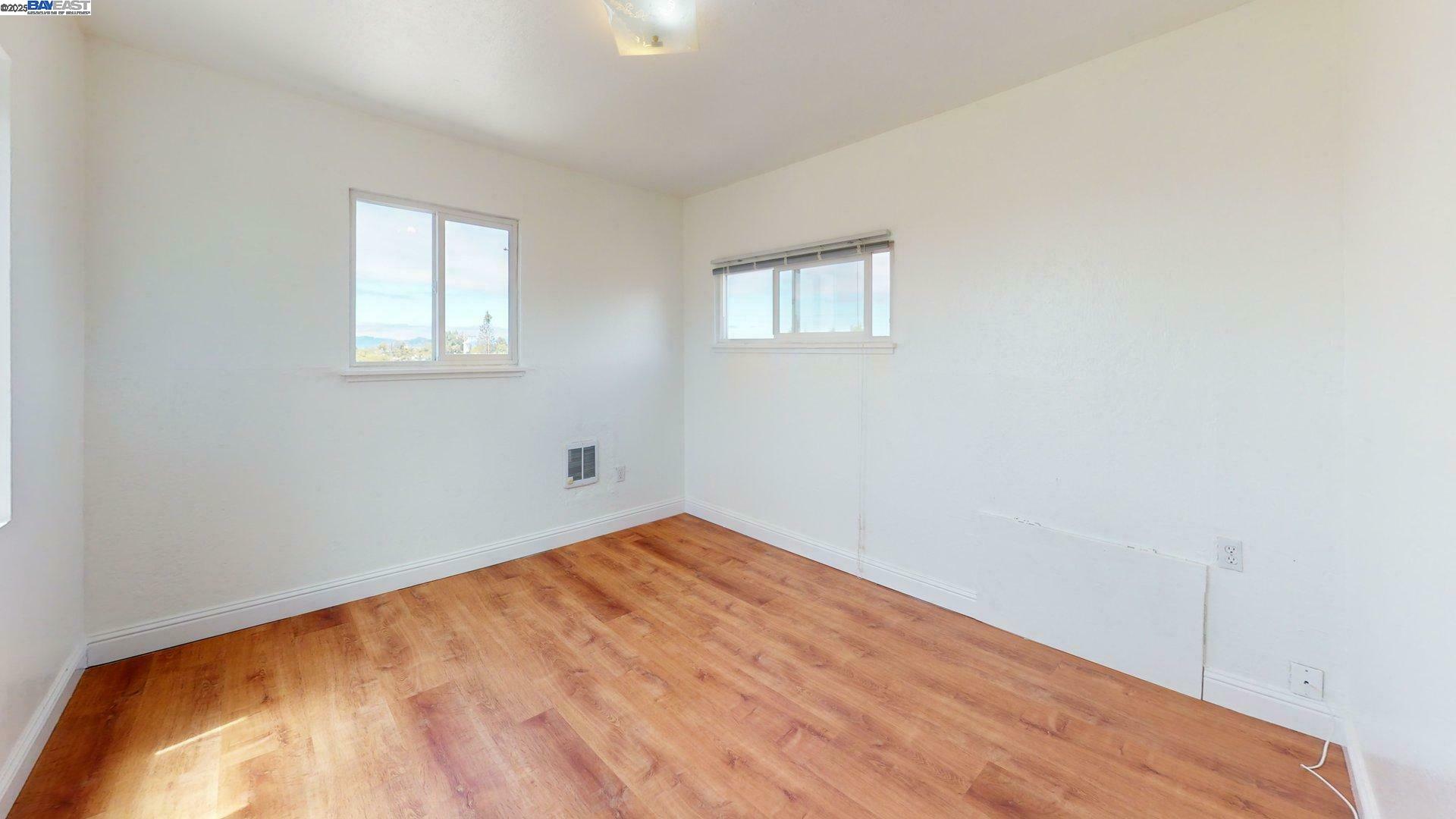 1648 Russell St, Berkeley, California 94703, ,Residential Income,For Sale,1648 Russell St,41106347