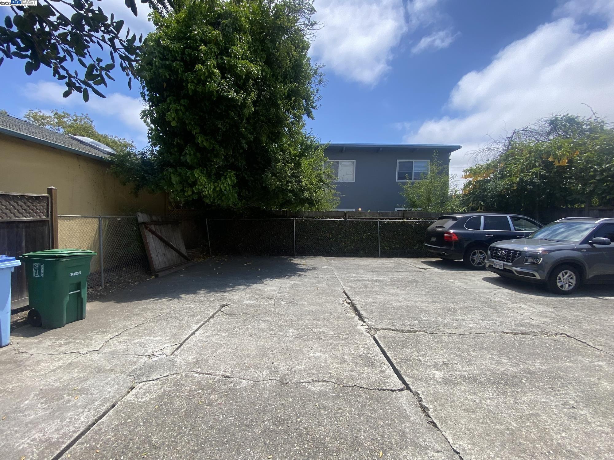 1648 Russell St, Berkeley, California 94703, ,Residential Income,For Sale,1648 Russell St,41106347