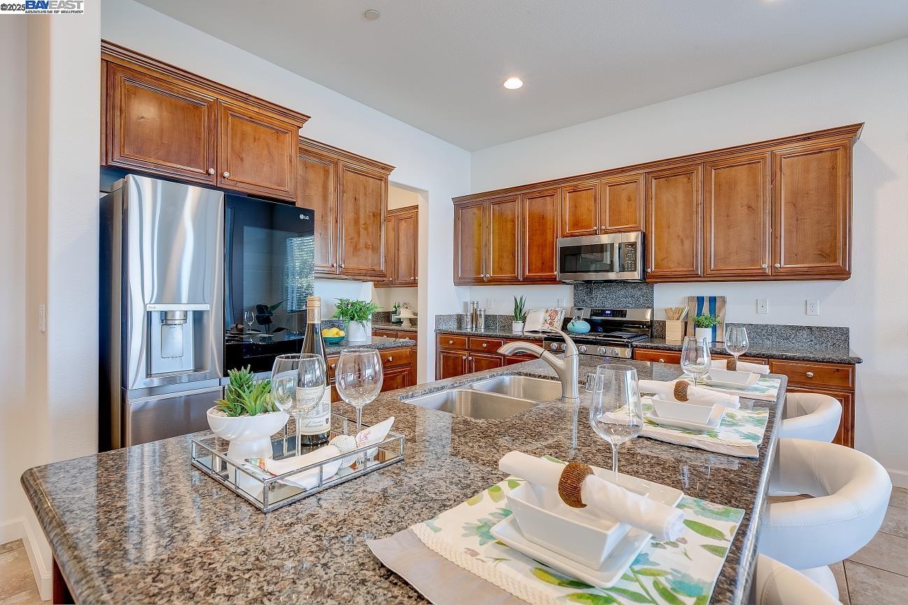 Detail Gallery Image 15 of 59 For 1440 Riva Trigoso Dr, Manteca,  CA 95337 - 4 Beds | 2/1 Baths