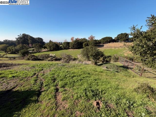 Detail Gallery Image 3 of 6 For Fairview Ave, Hayward,  CA 94542 - – Beds | – Baths