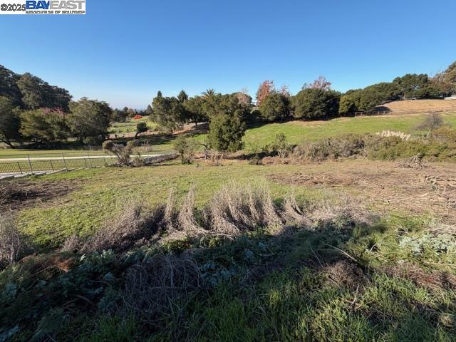 Detail Gallery Image 4 of 6 For Fairview Ave, Hayward,  CA 94542 - – Beds | – Baths