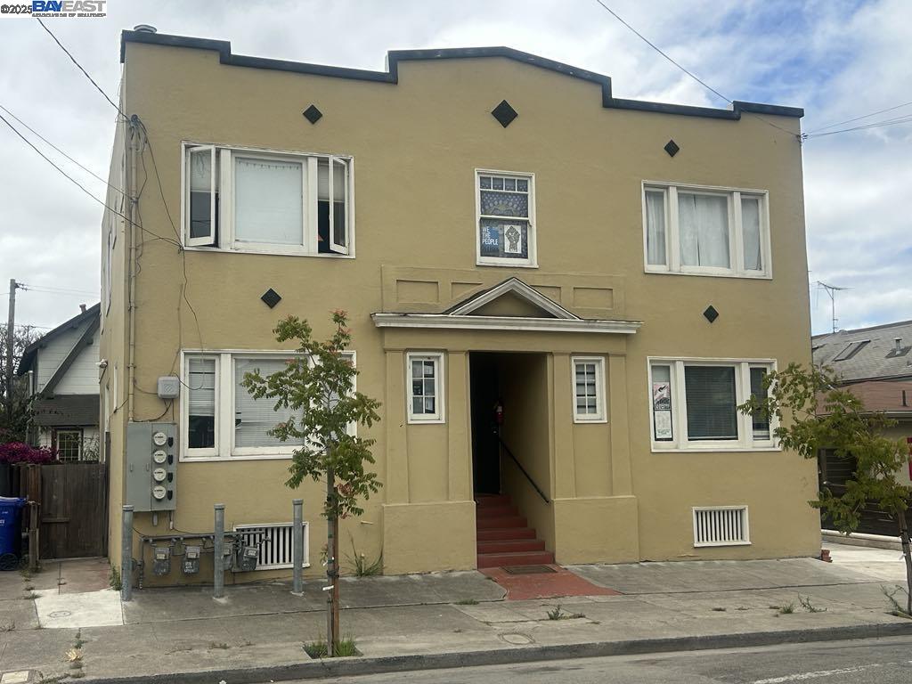 Detail Gallery Image 2 of 4 For 675 Brockhurst St, Oakland,  CA 94609 - – Beds | – Baths